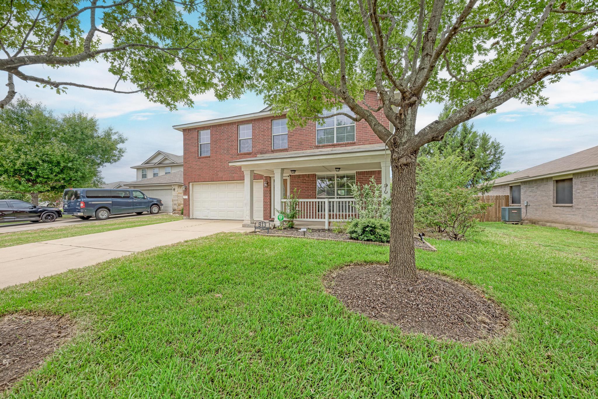 913 Whitley DR — photo 3