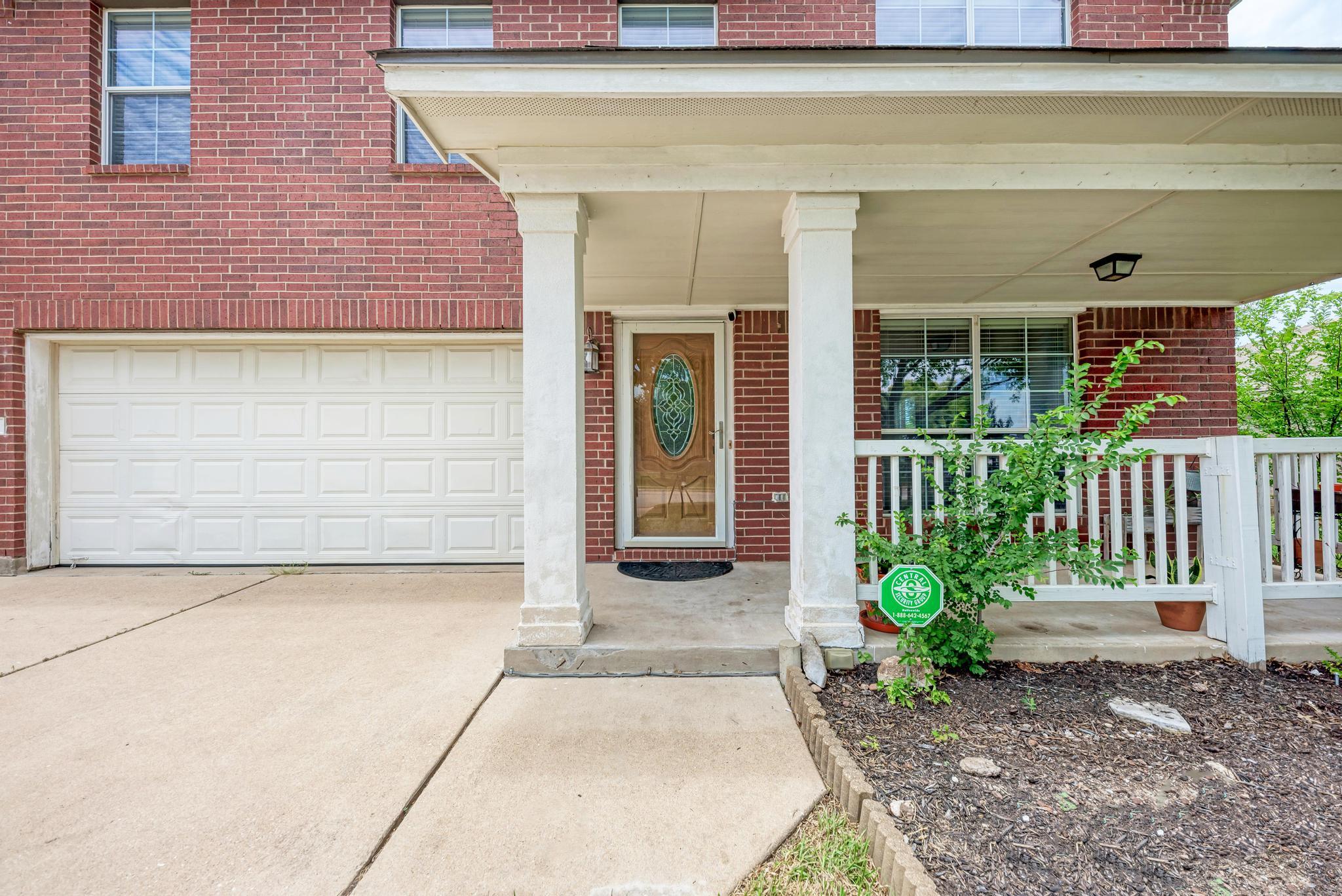 913 Whitley DR — photo 4