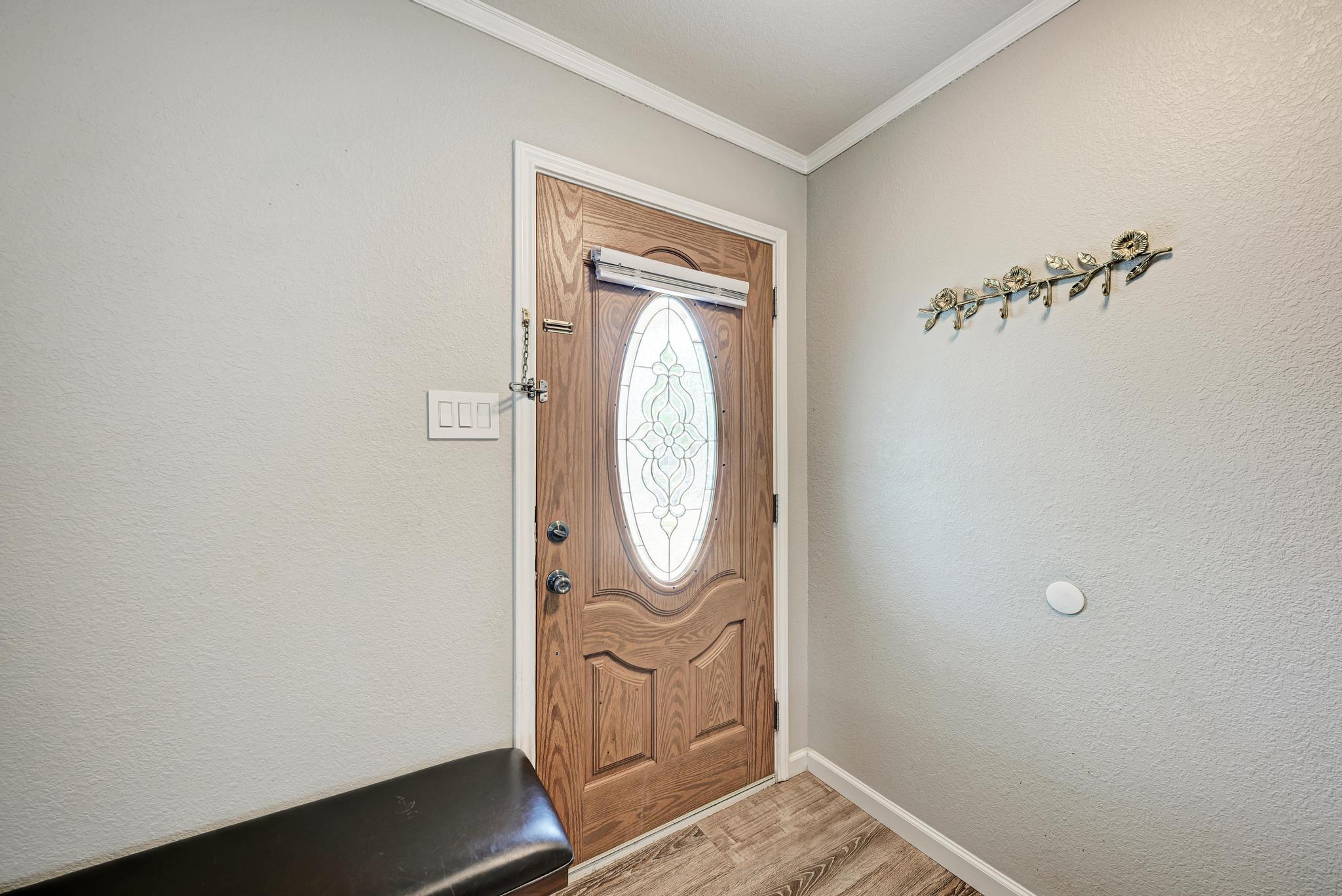 913 Whitley DR — photo 5