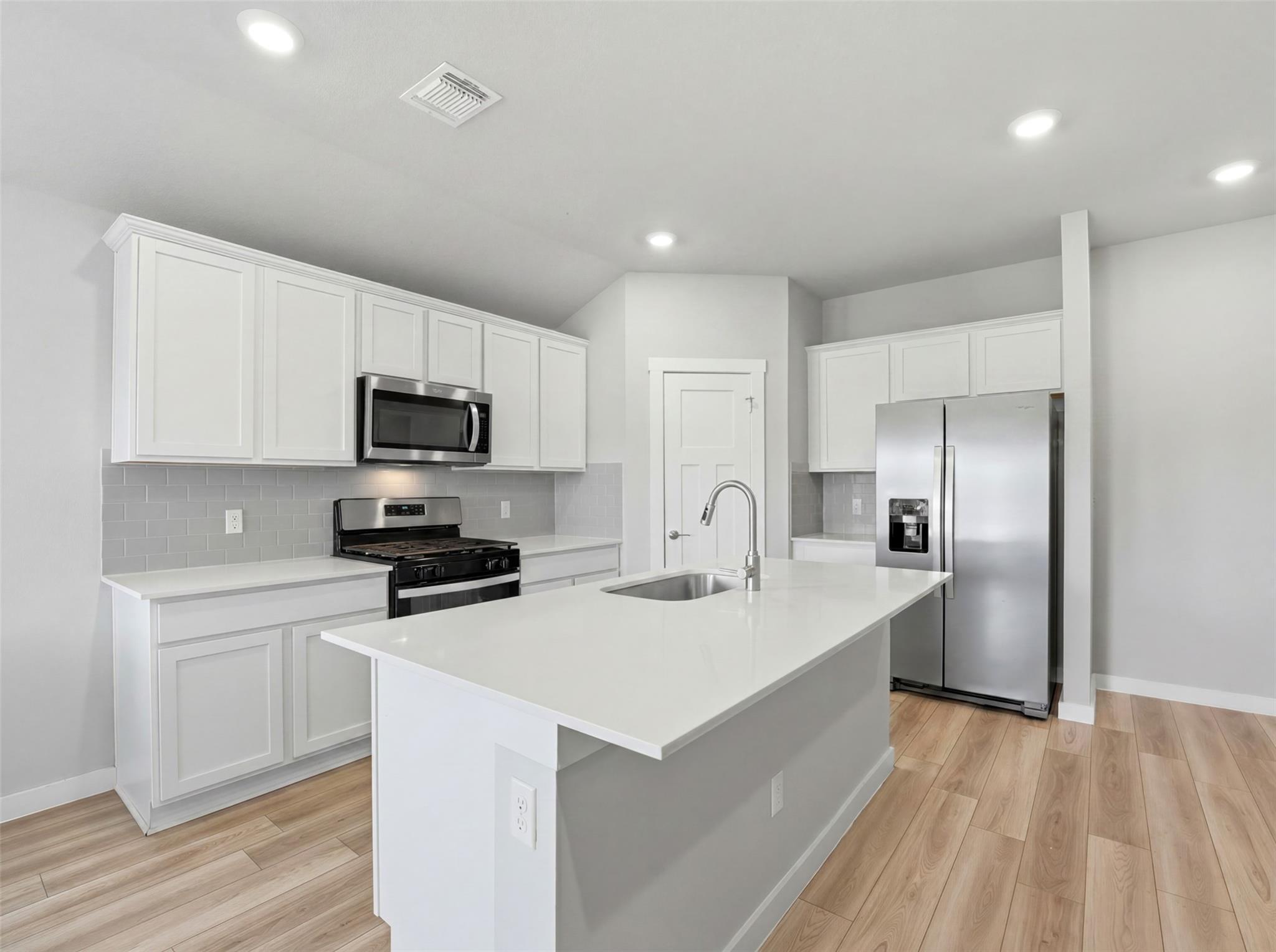 1024 Tipton ST — photo 3