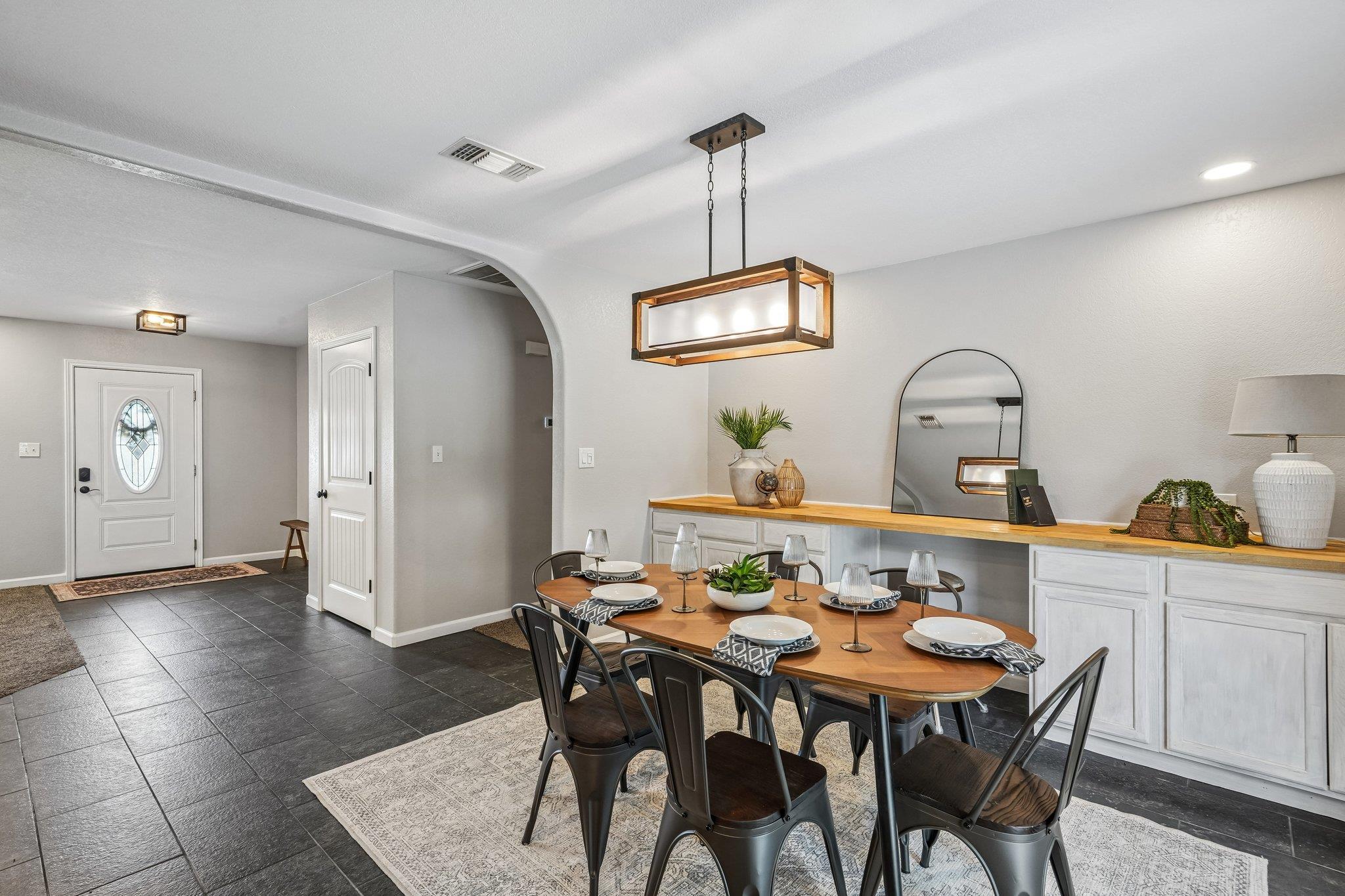 141 Arnold DR — photo 3