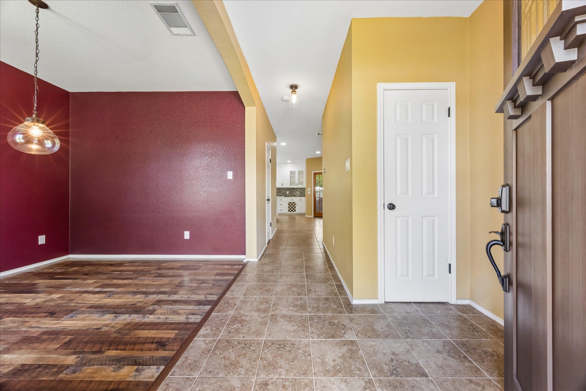 338 Spring Branch LOOP — photo 3