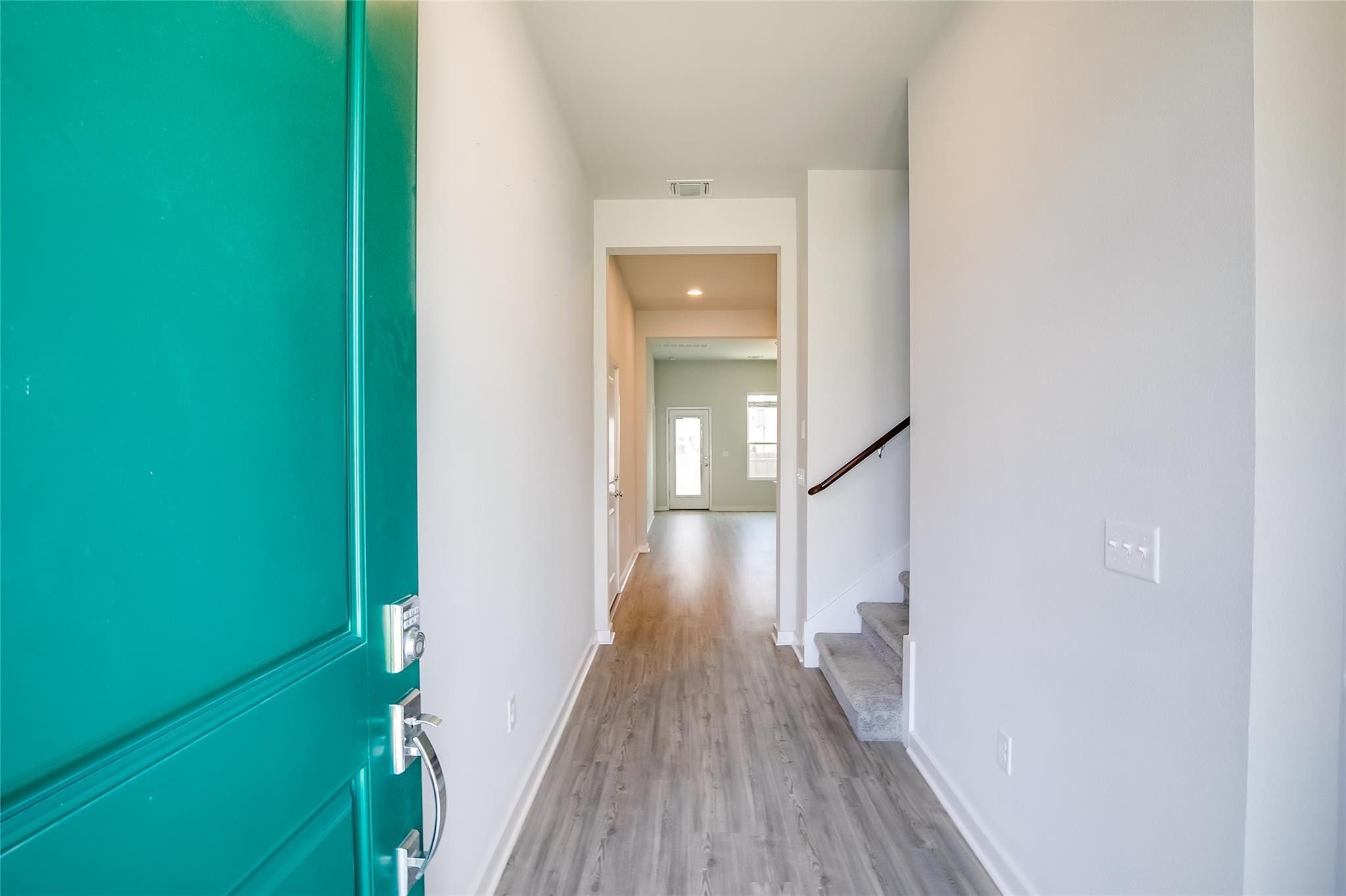 15107 Forum Ave — photo 4