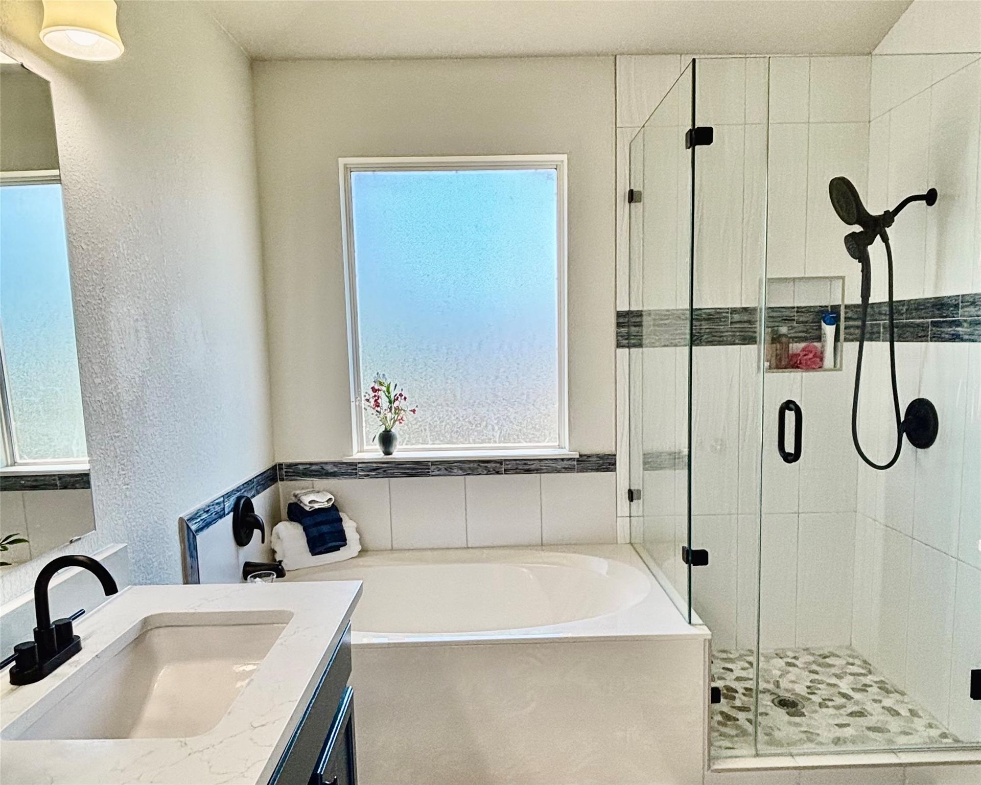 1104 Henderson DR — photo 4