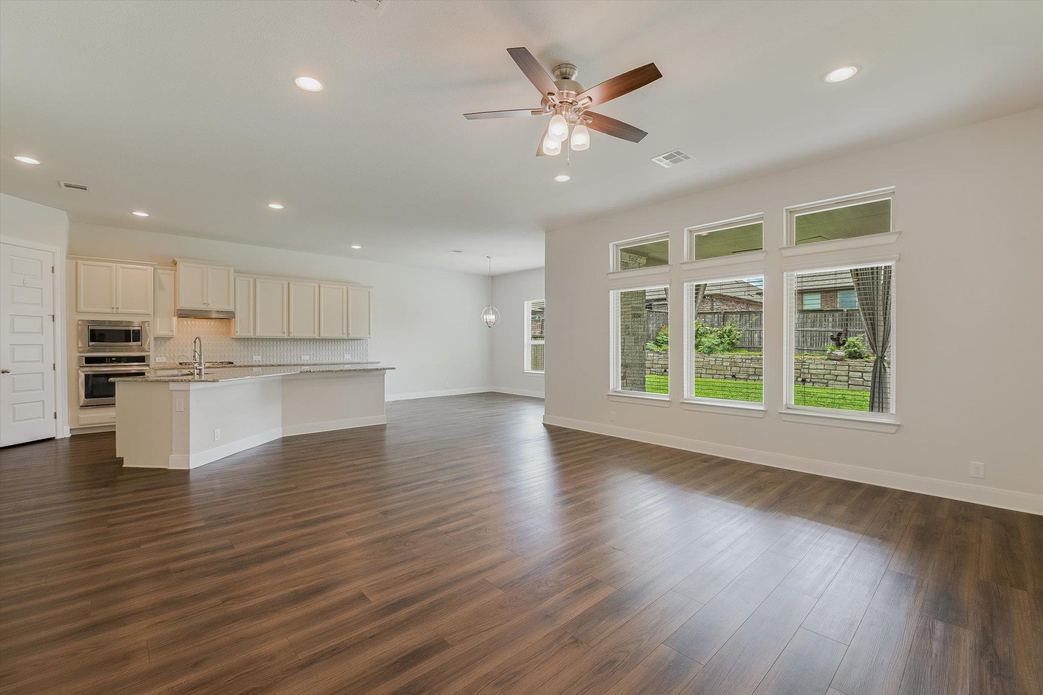 230 Sigel Ave — photo 3