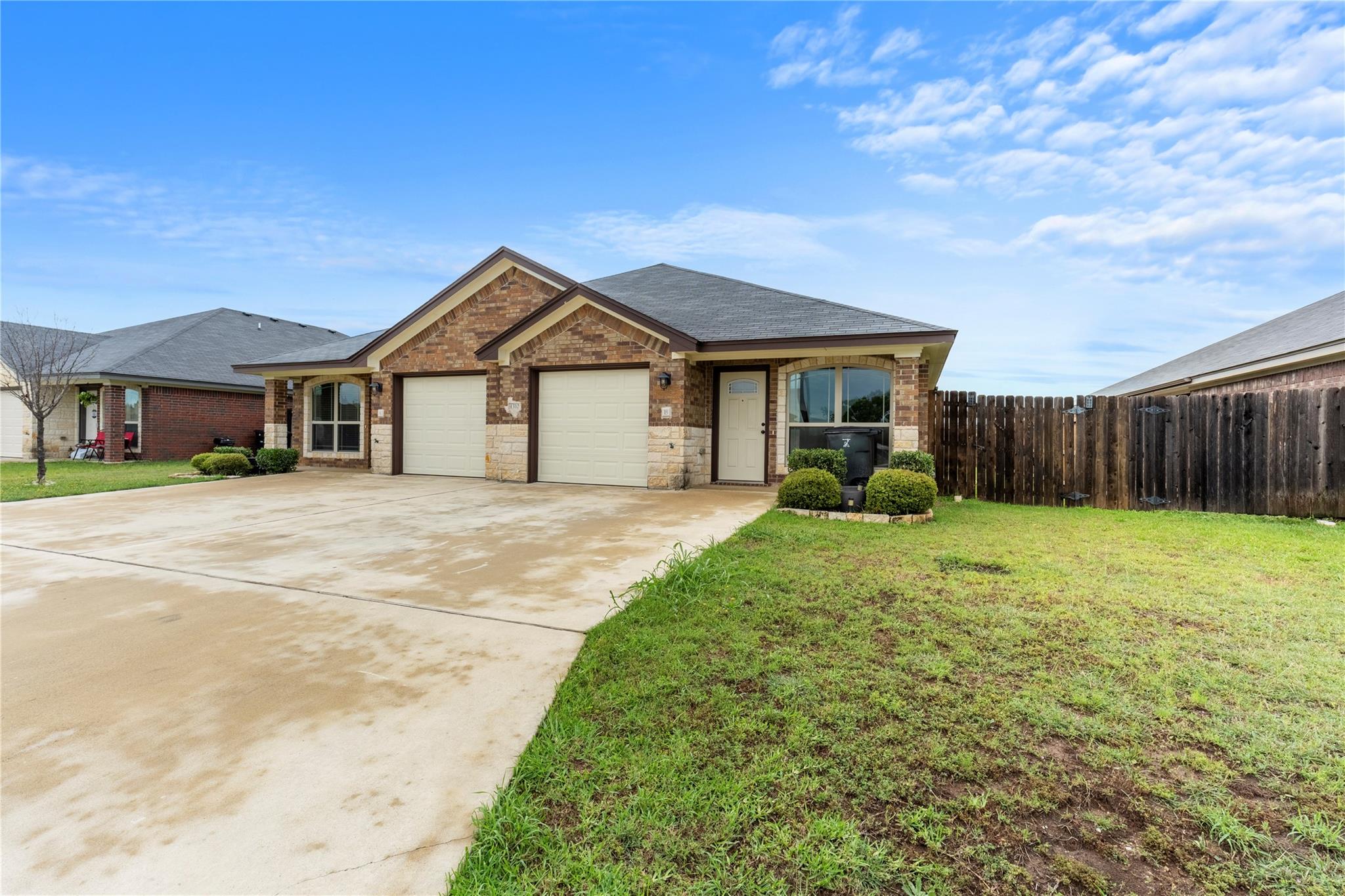 4310 Hunters Place DR — photo 3