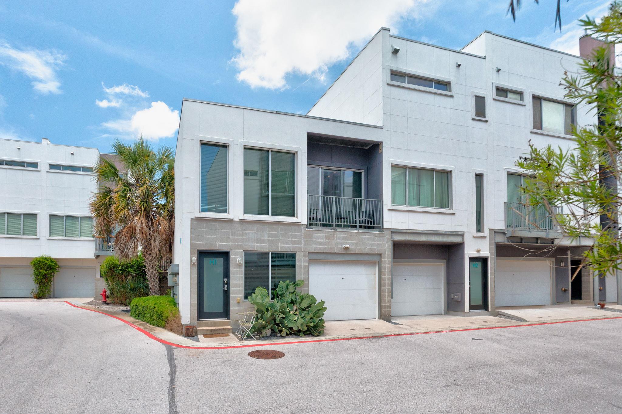 4801 Congress Ave