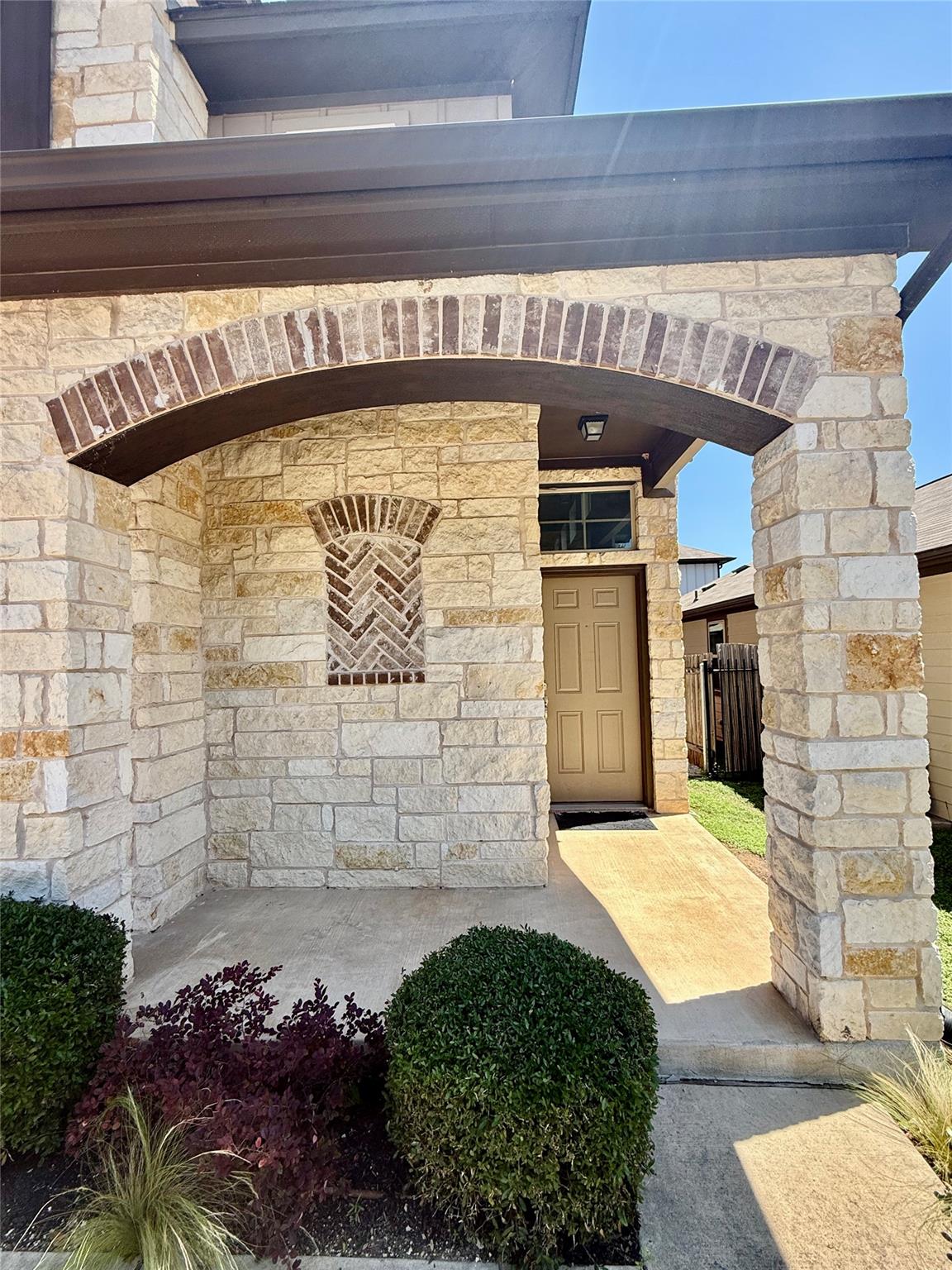 907 Sleepy Dell LN — photo 3