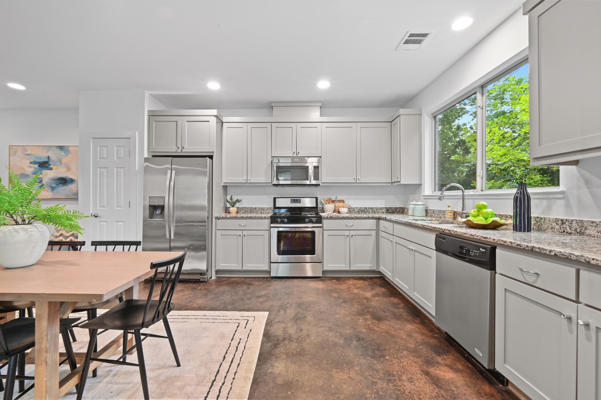 3306 Thomas Kincheon ST — photo 3