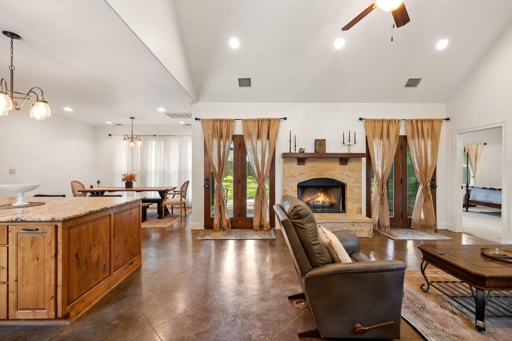 101 Winding Oak DR — photo 4