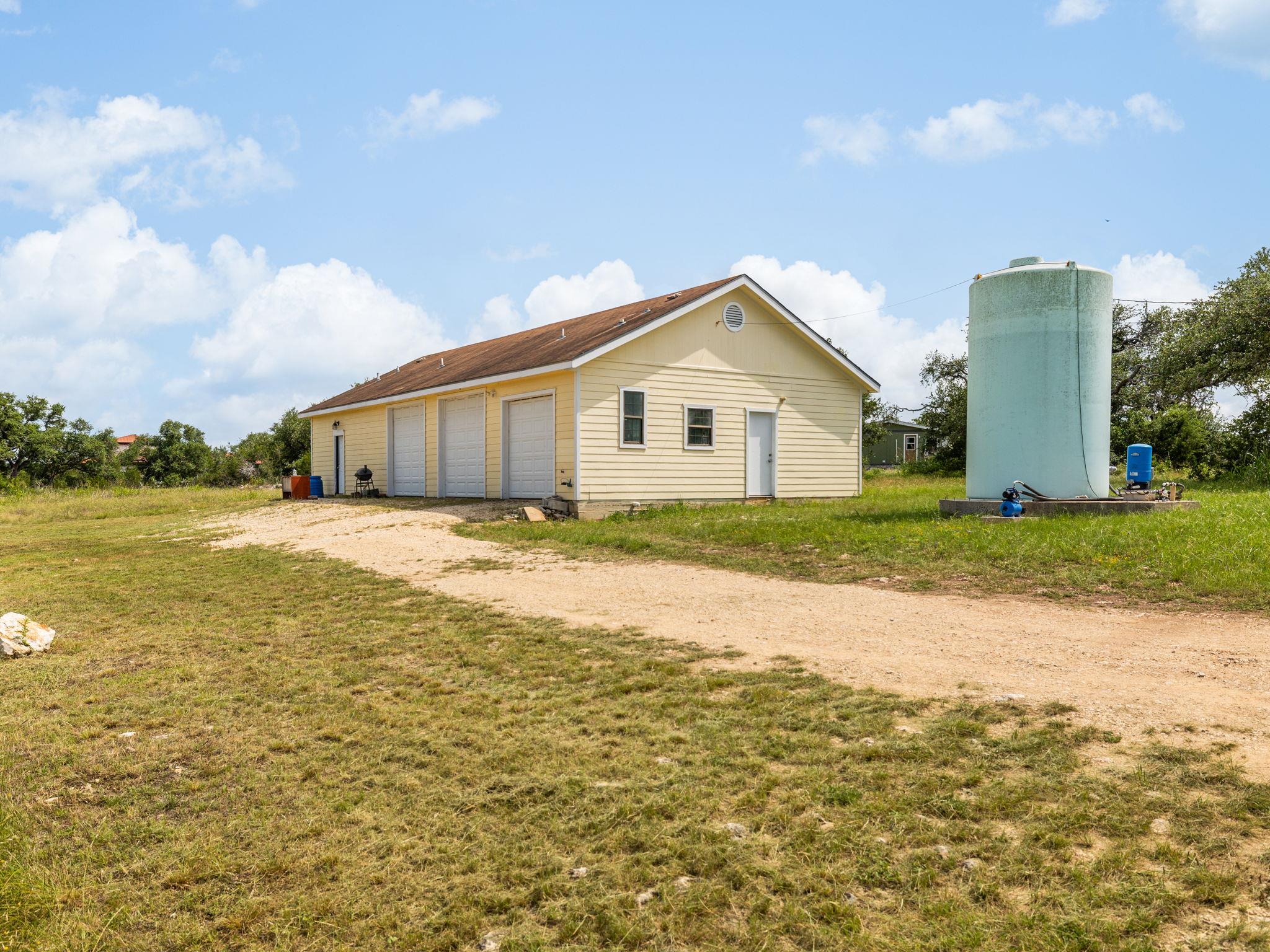 1110 Oakwood LOOP — photo 3