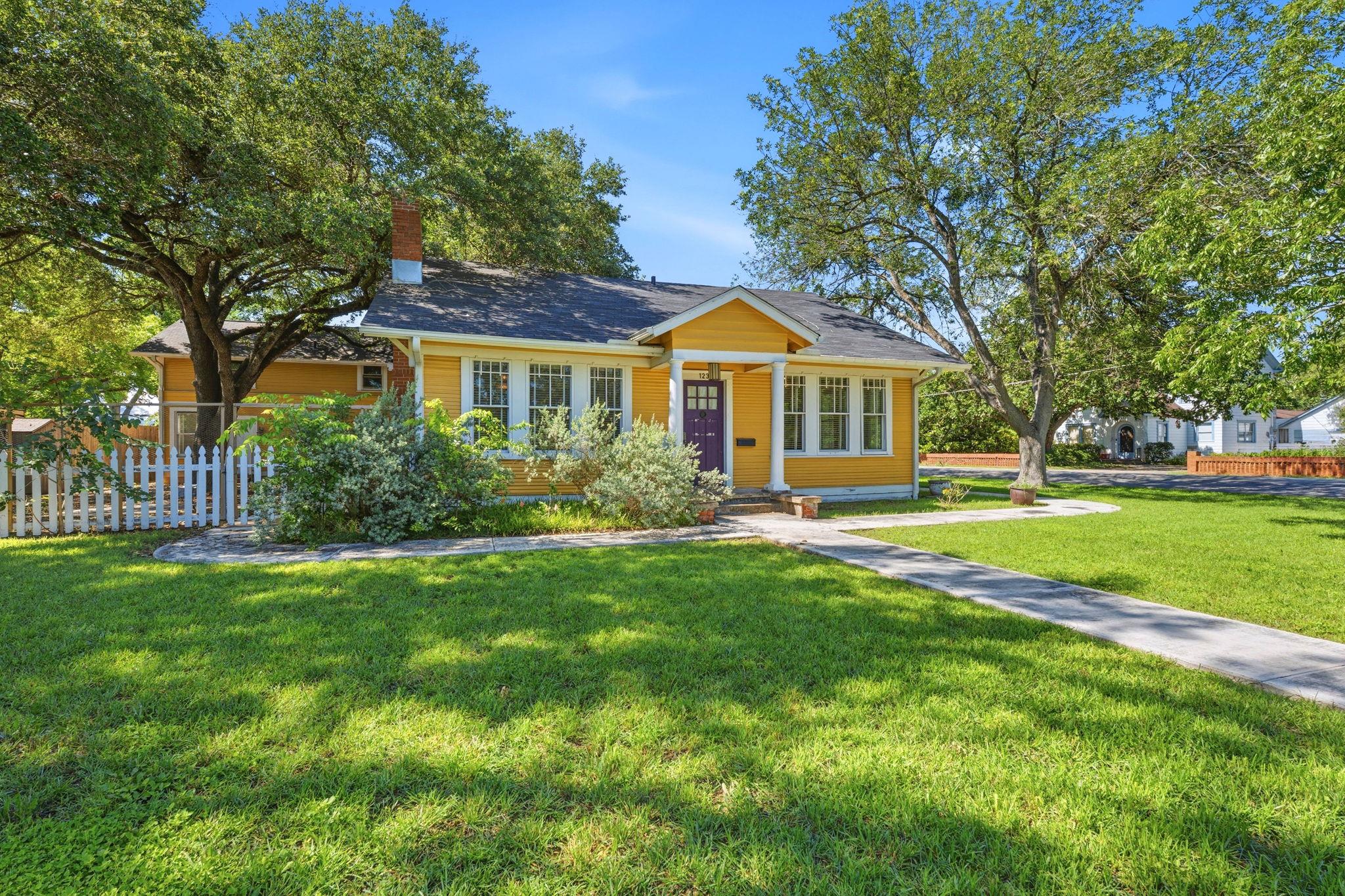 1232 Spruce ST — photo 3