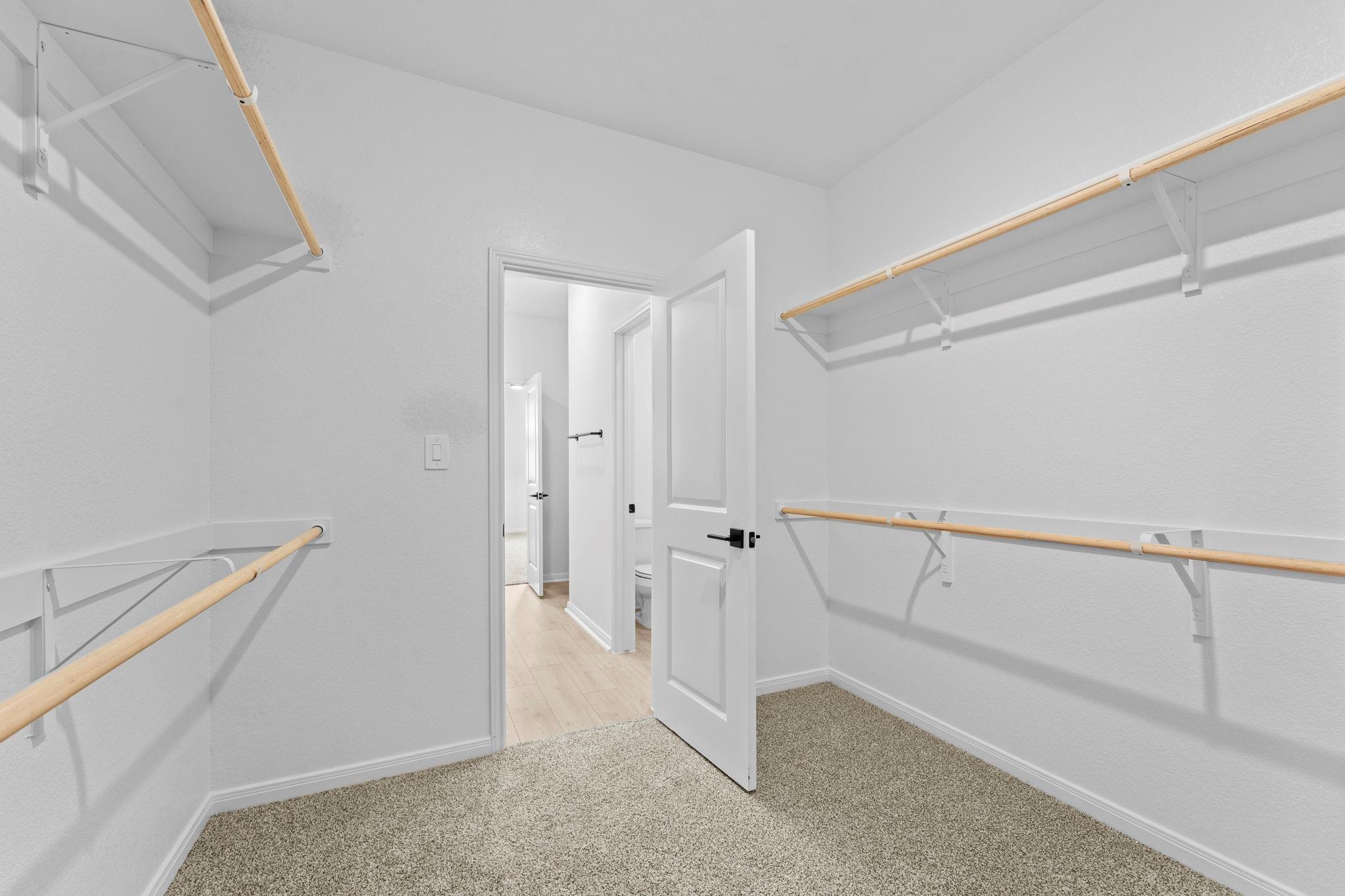 2542 Violet Theo LN — photo 3