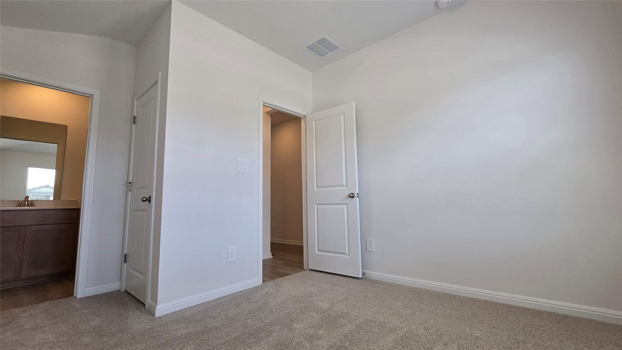 122 Holmby DR — photo 4