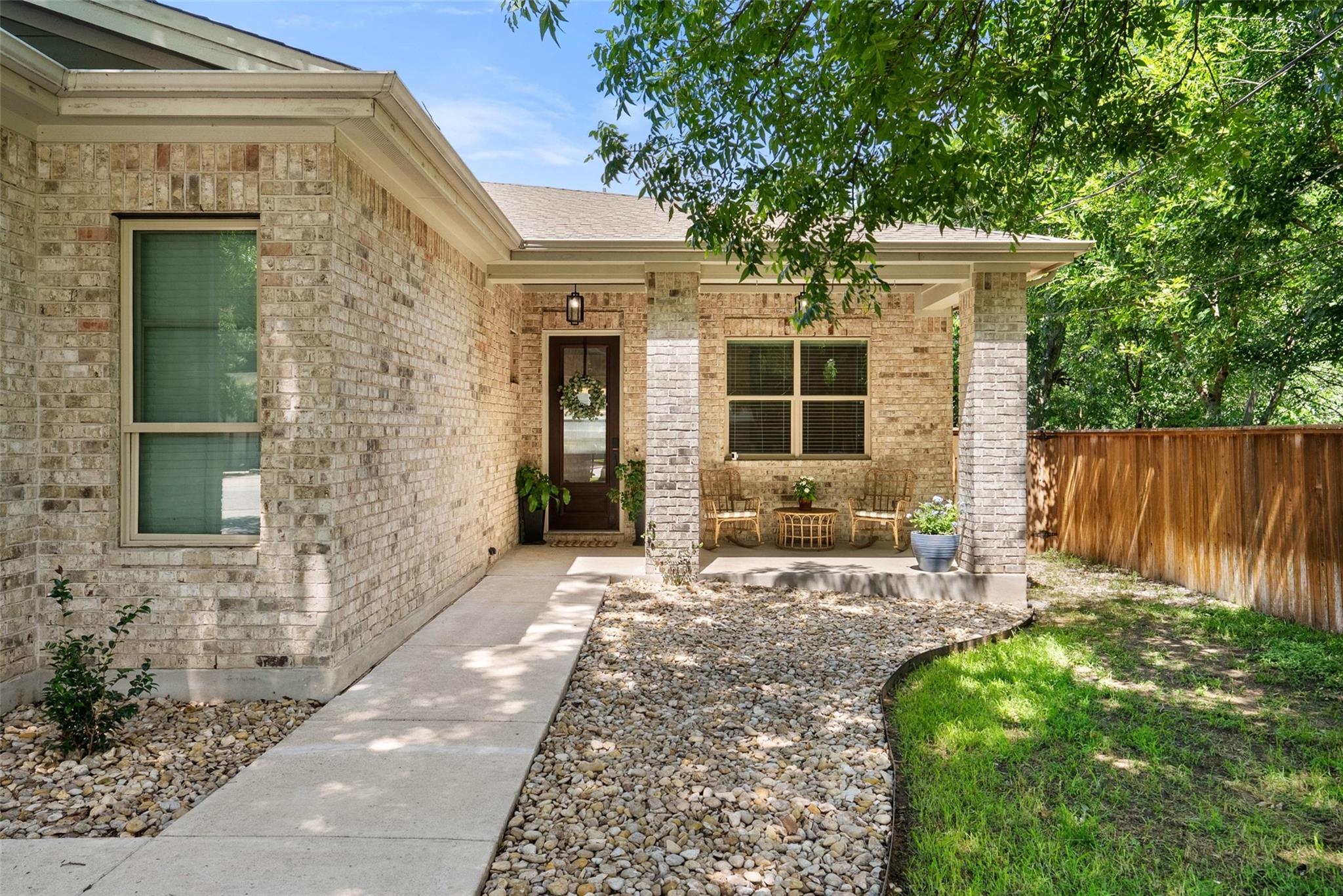 1410 Hart ST — photo 4