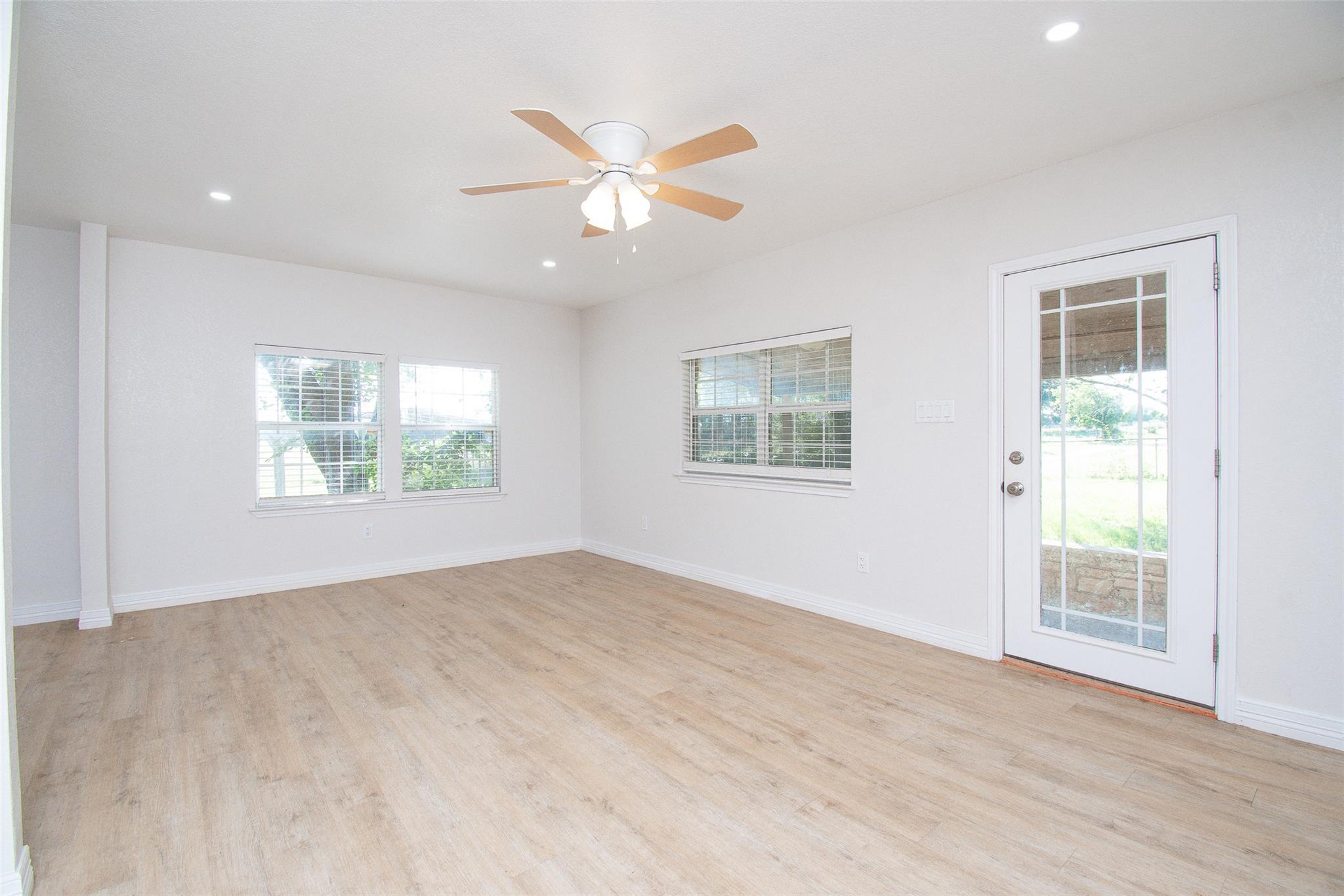 199 Apache Springs RD — photo 3