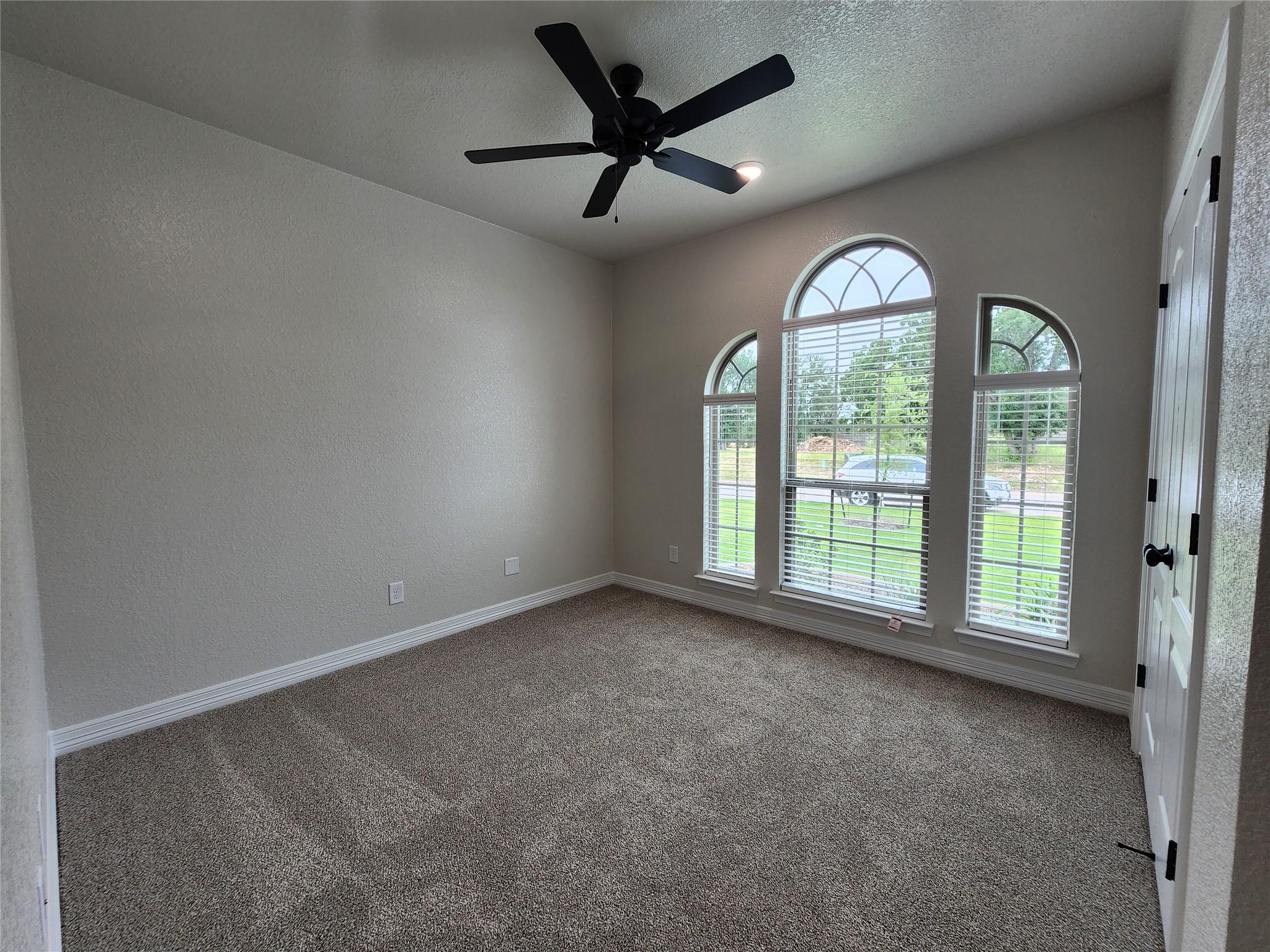 806 Eagle Heights DR — photo 5