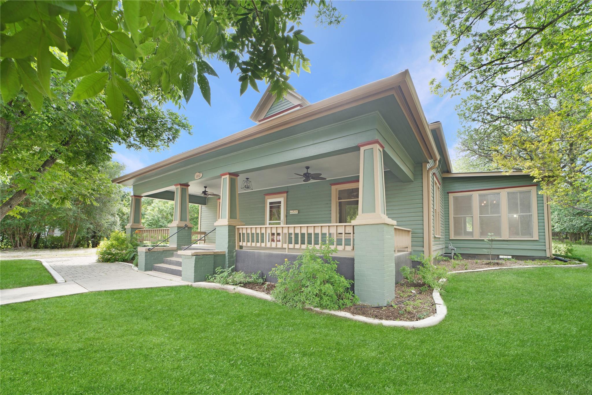 1222 Hopkins ST — photo 3