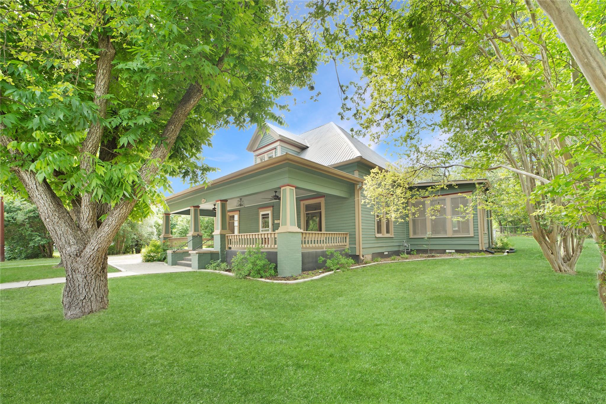 1222 Hopkins ST — photo 4