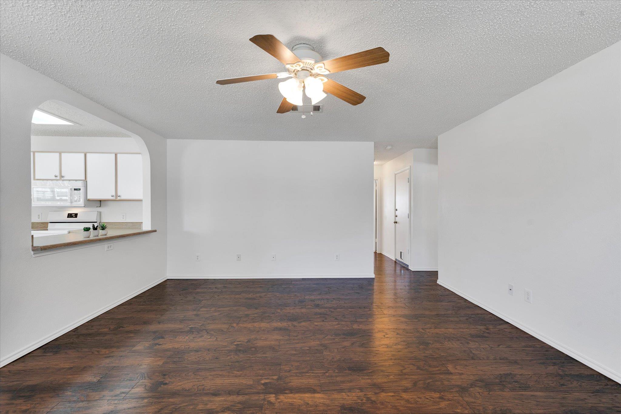 3602 Meadow Park DR — photo 4