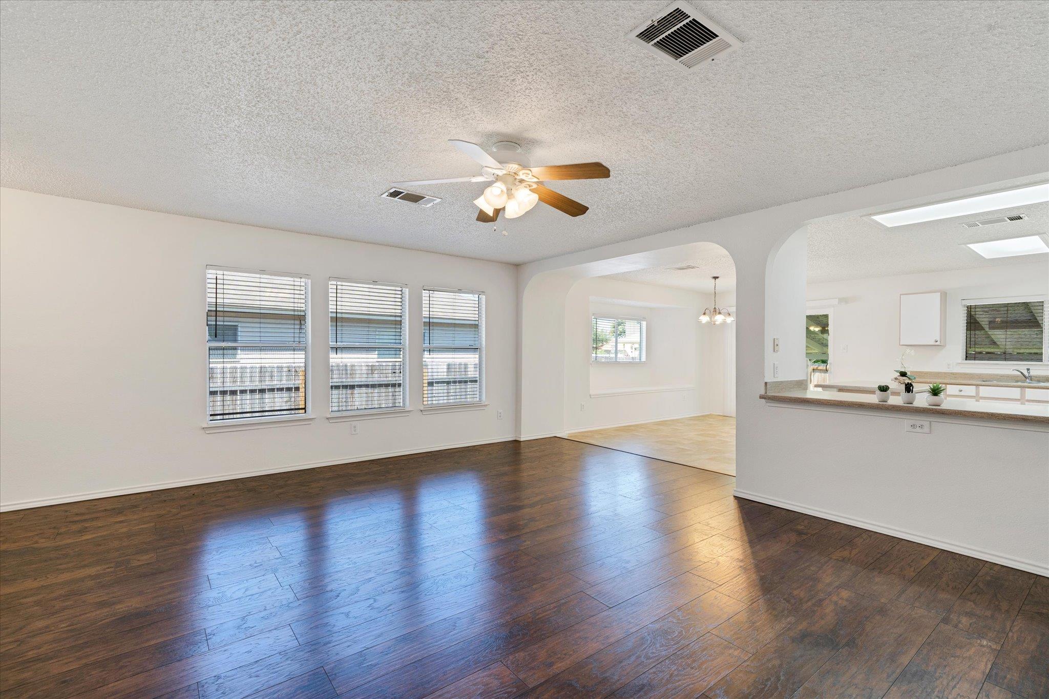 3602 Meadow Park DR — photo 5