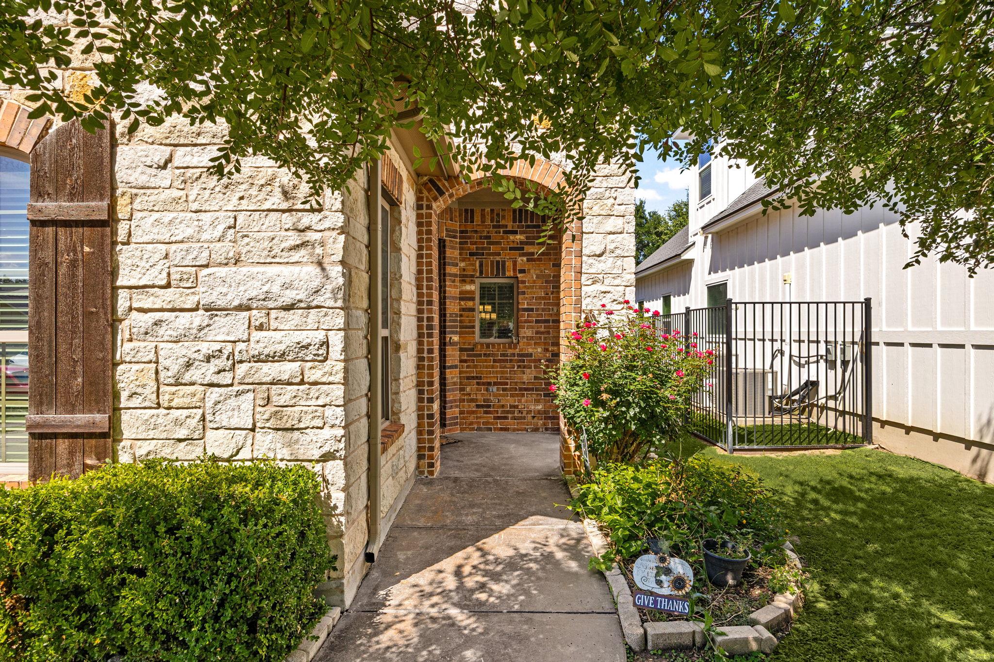 332 Ancient Oak WAY — photo 3