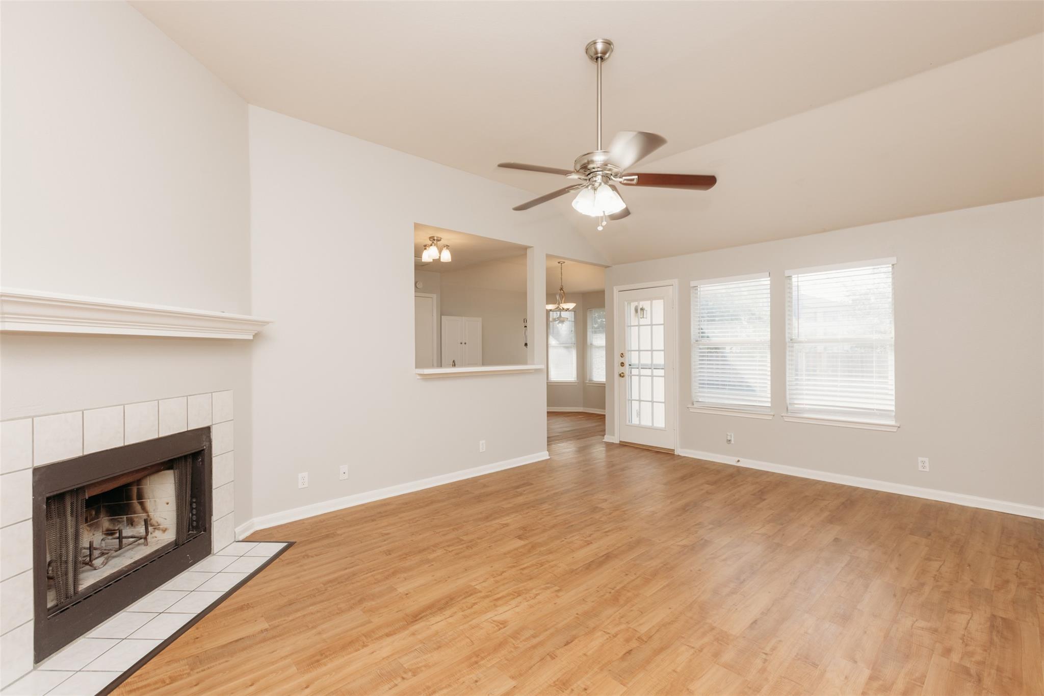 704 Red River LN — photo 4
