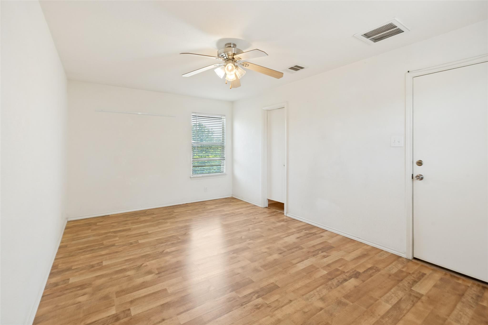 205 Xavier DR — photo 3