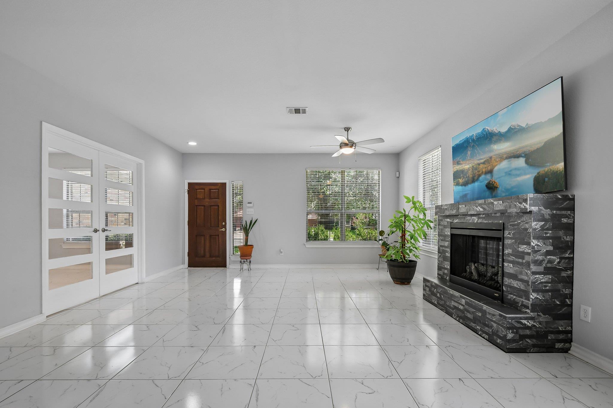 329 Island Oak DR — photo 4