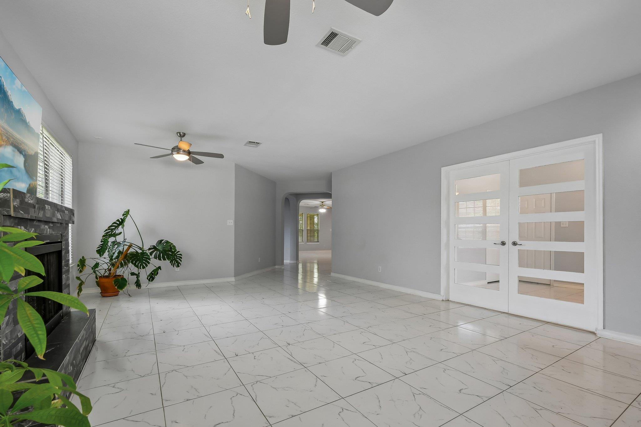 329 Island Oak DR — photo 5