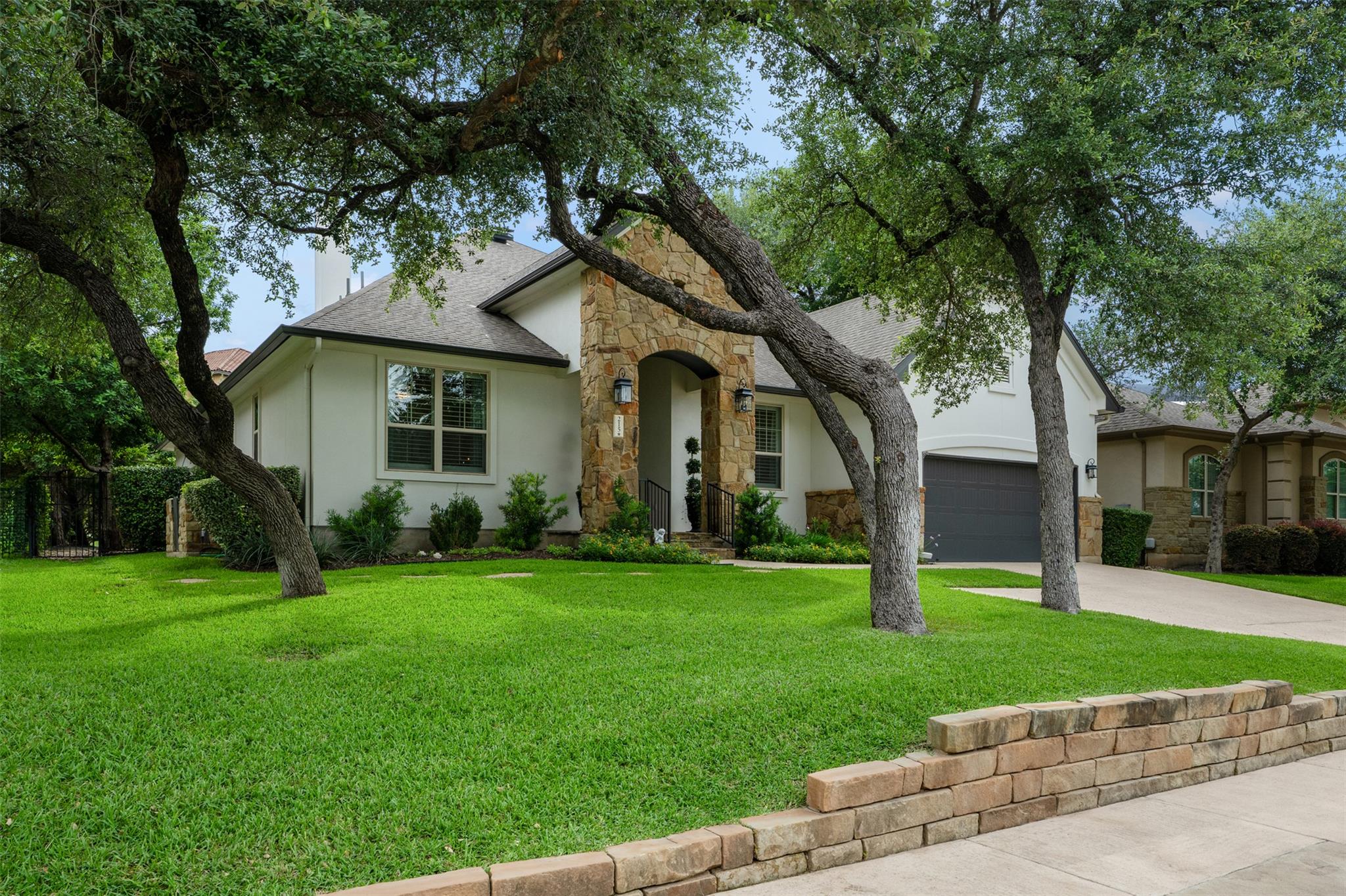 215 Lake Como DR — photo 4