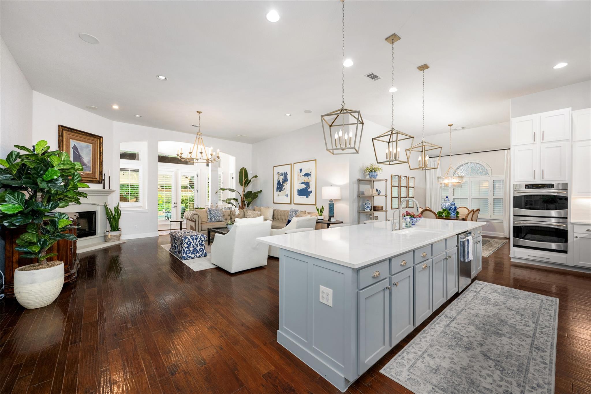215 Lake Como DR — photo 5