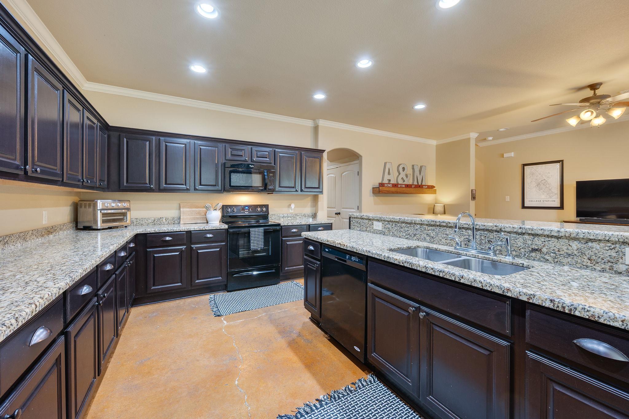 405 Momma Bear DR — photo 3