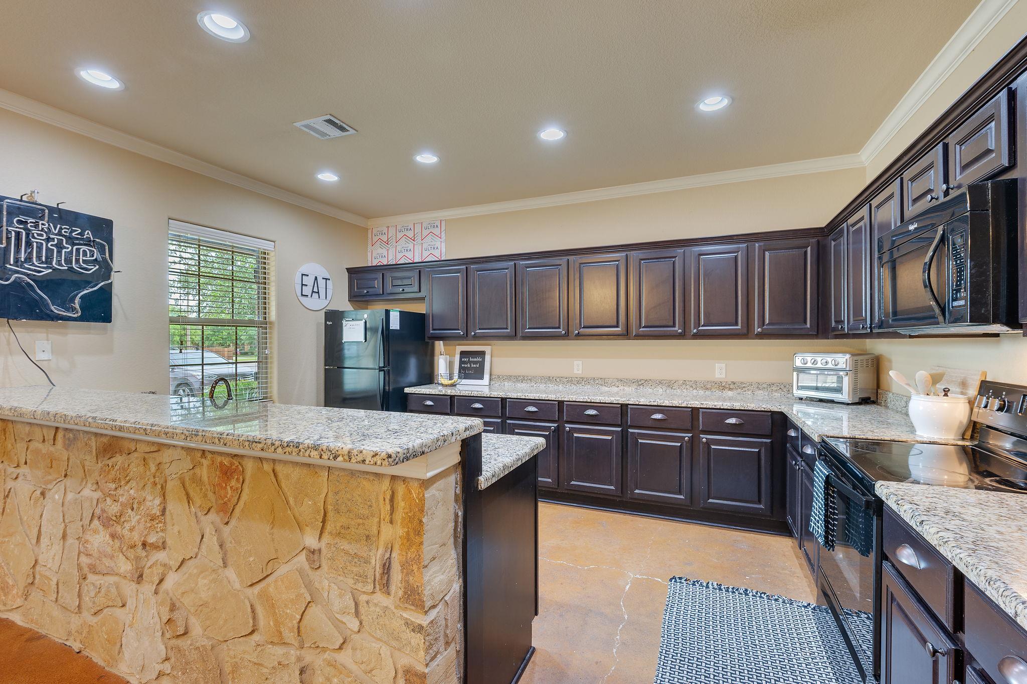 405 Momma Bear DR — photo 4