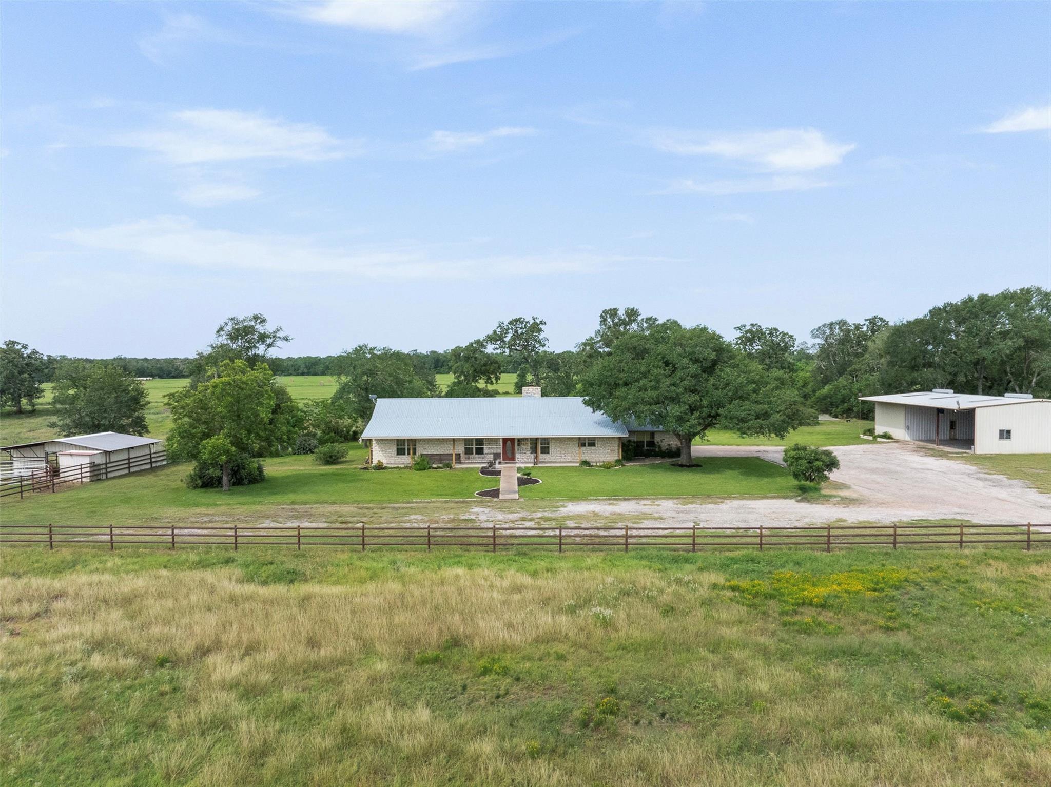 1140 Private Road 8022