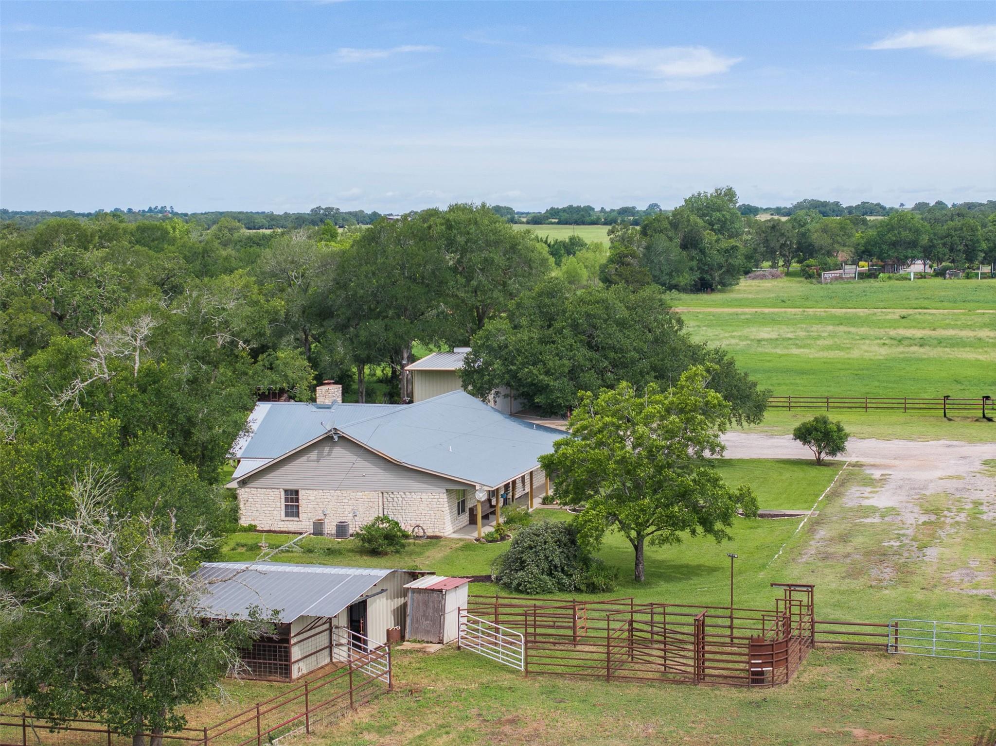 1140 Private Road 8022 — photo 3
