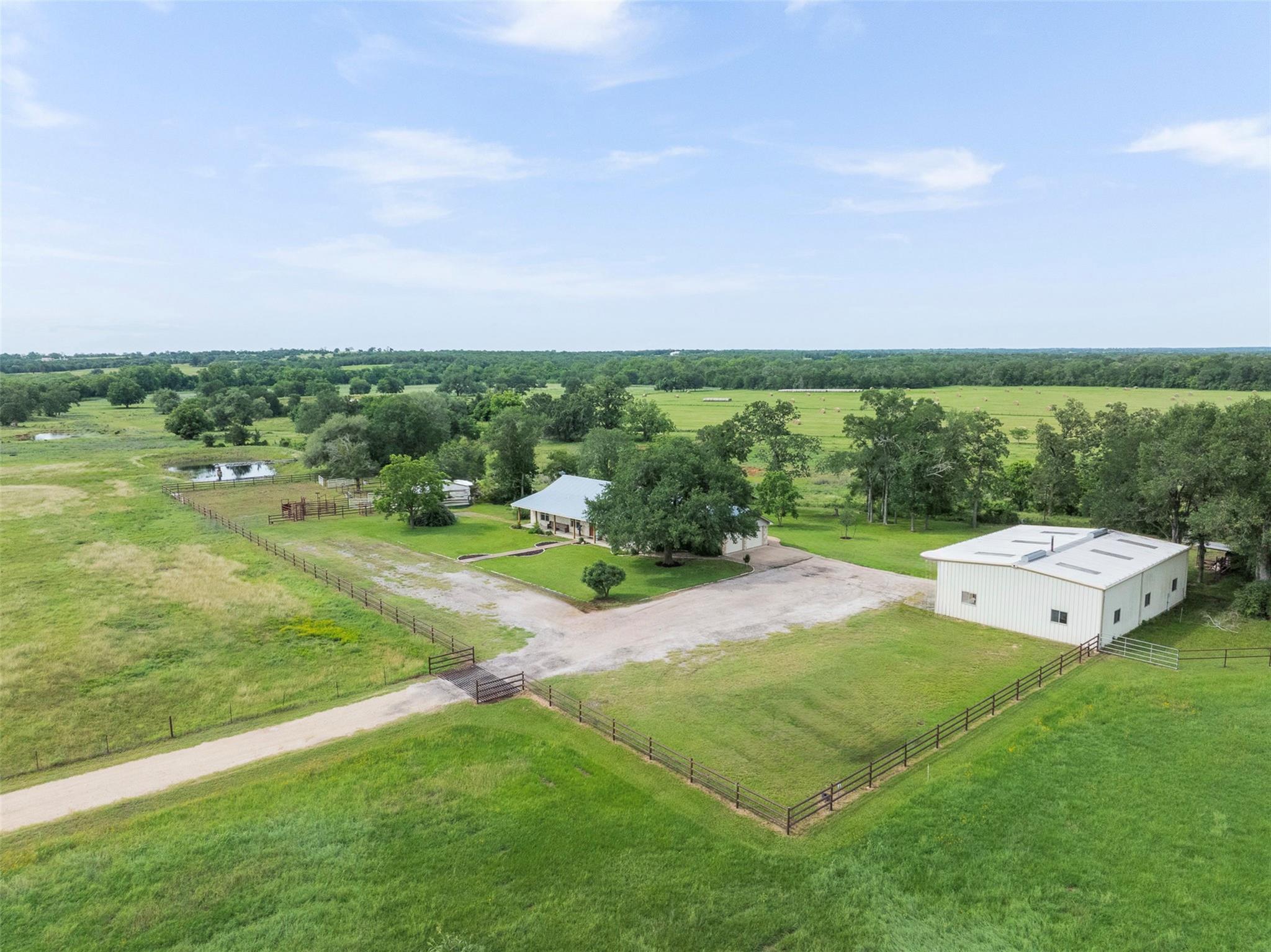 1140 Private Road 8022 — photo 4