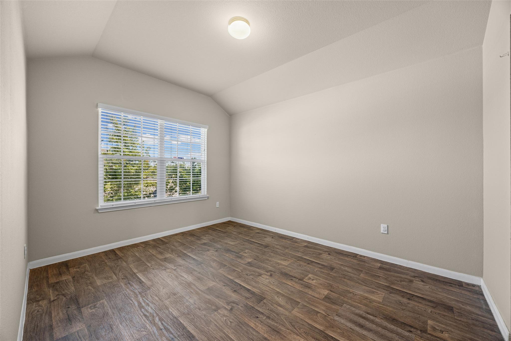 111 Hess DR — photo 4