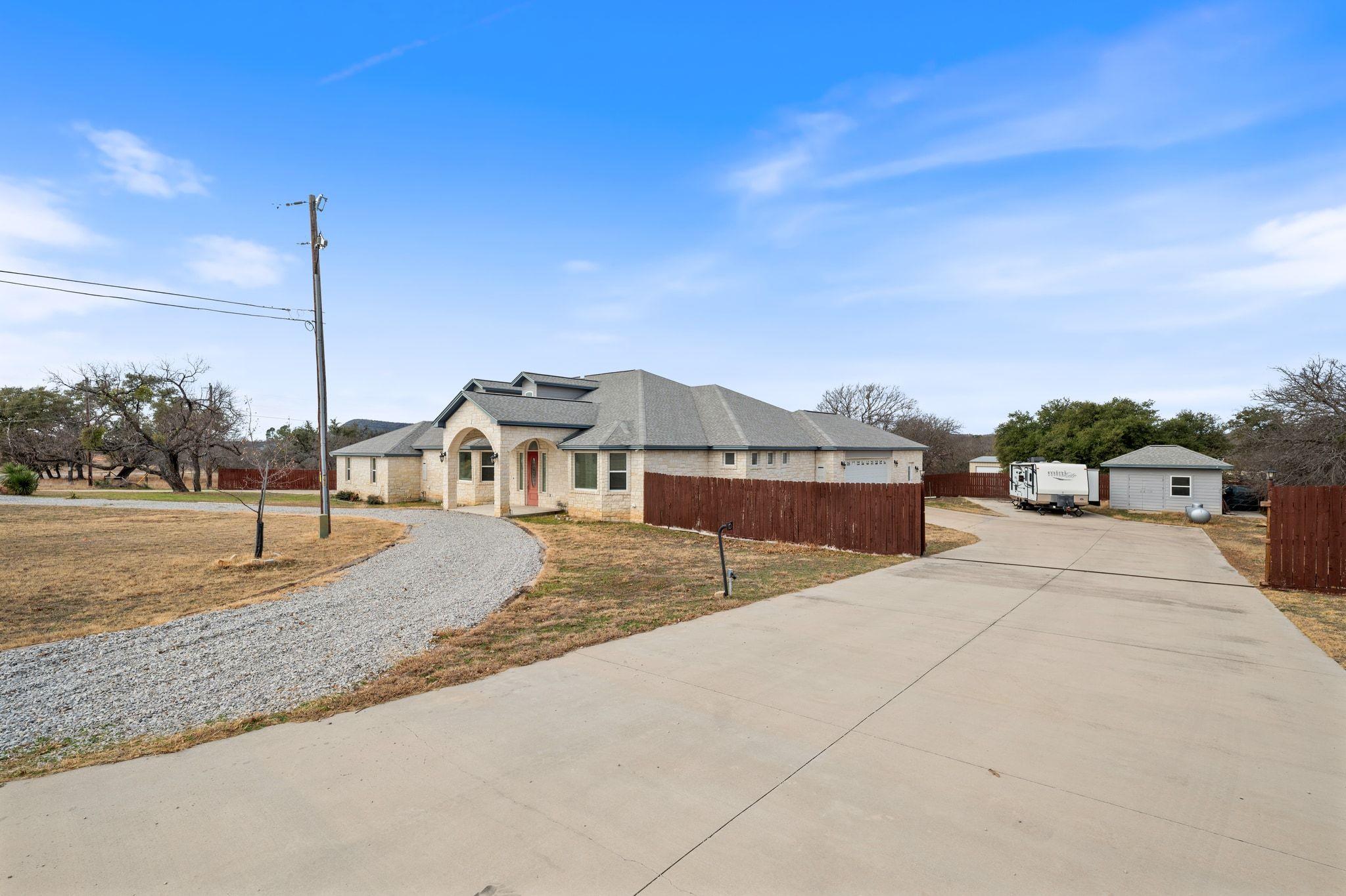 625 Skyline DR — photo 3