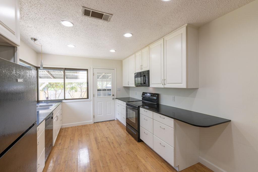 5310 Presidio RD — photo 4