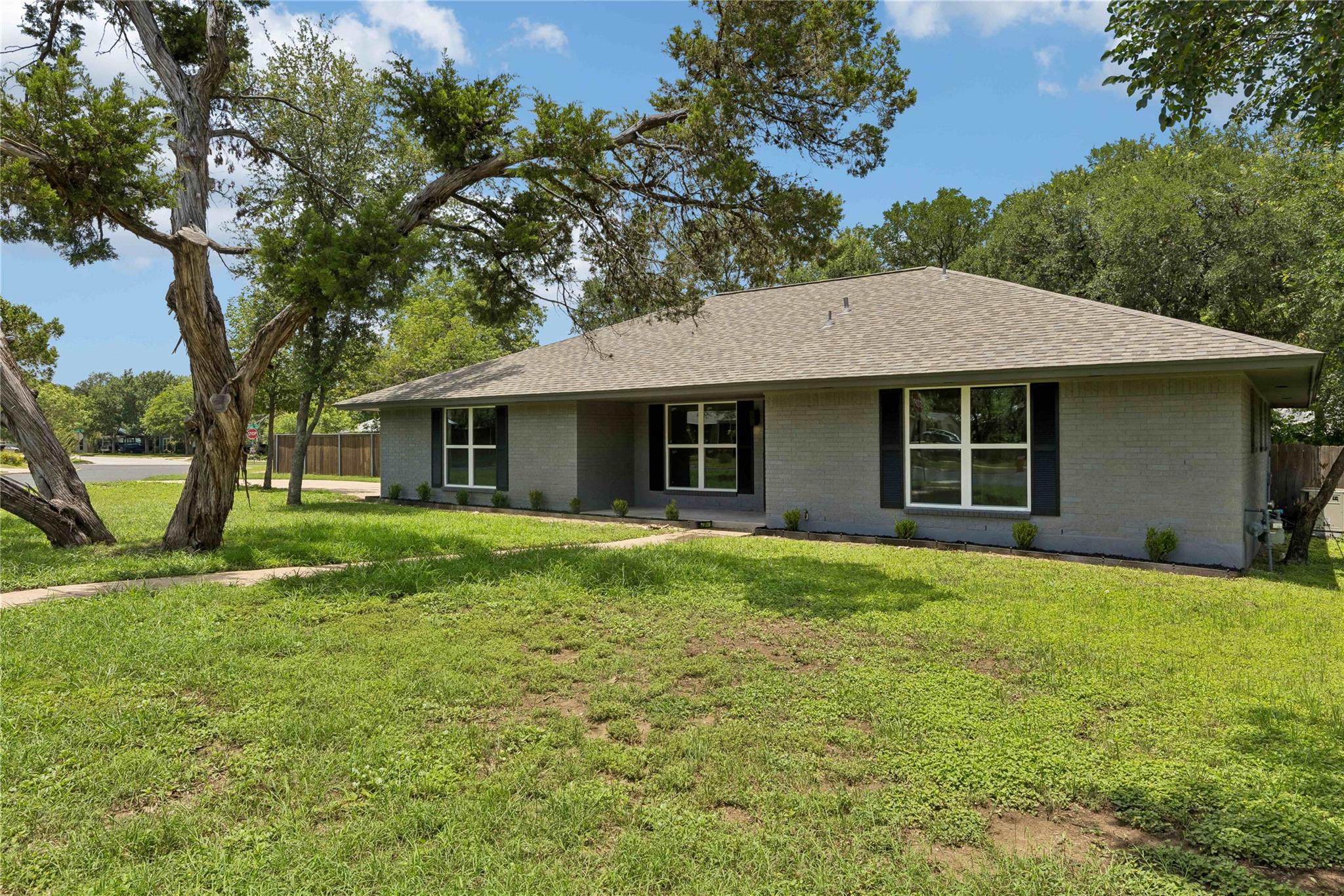 2306 Standish DR — photo 3