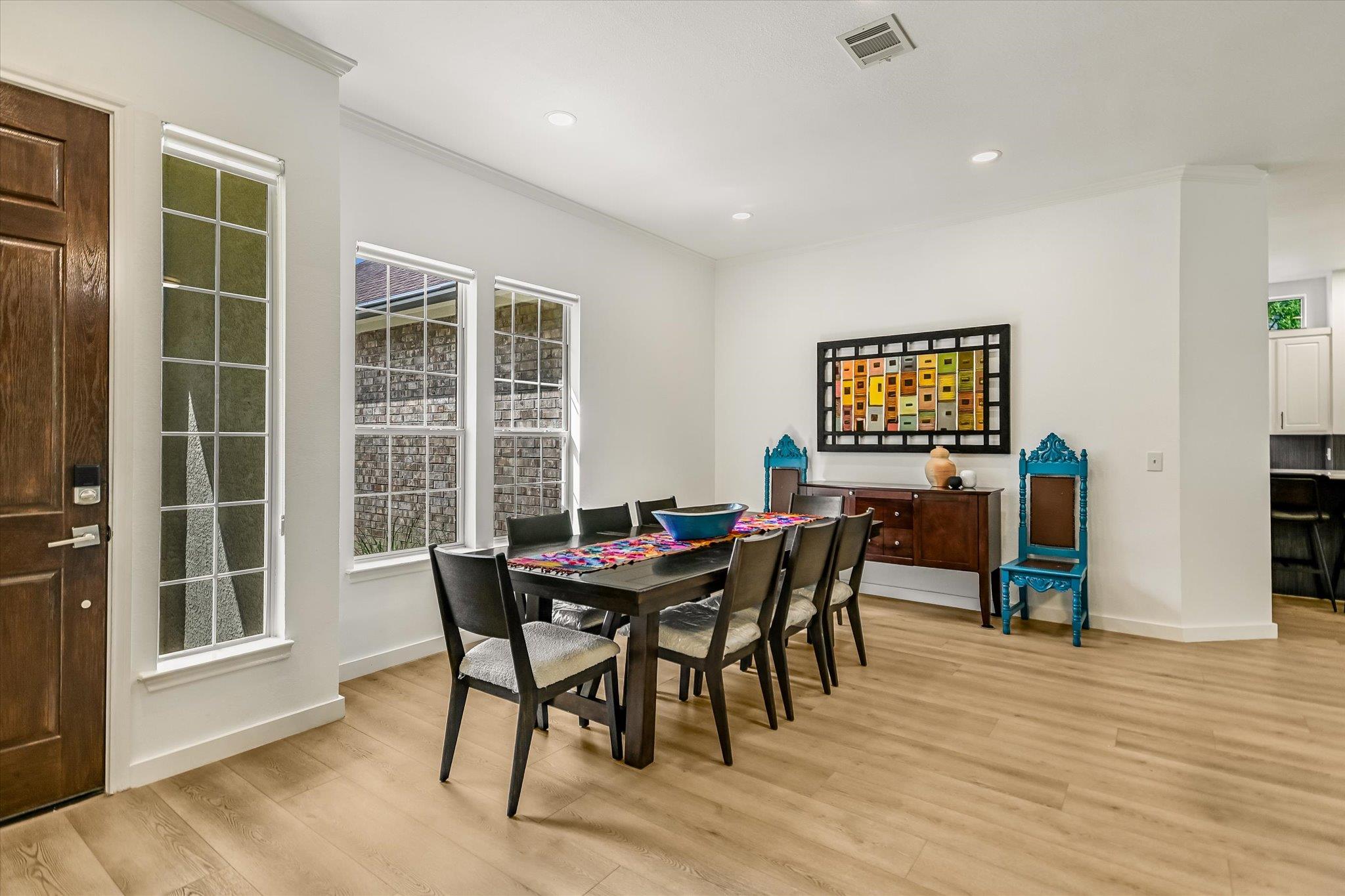 105 Stetson CIR — photo 4