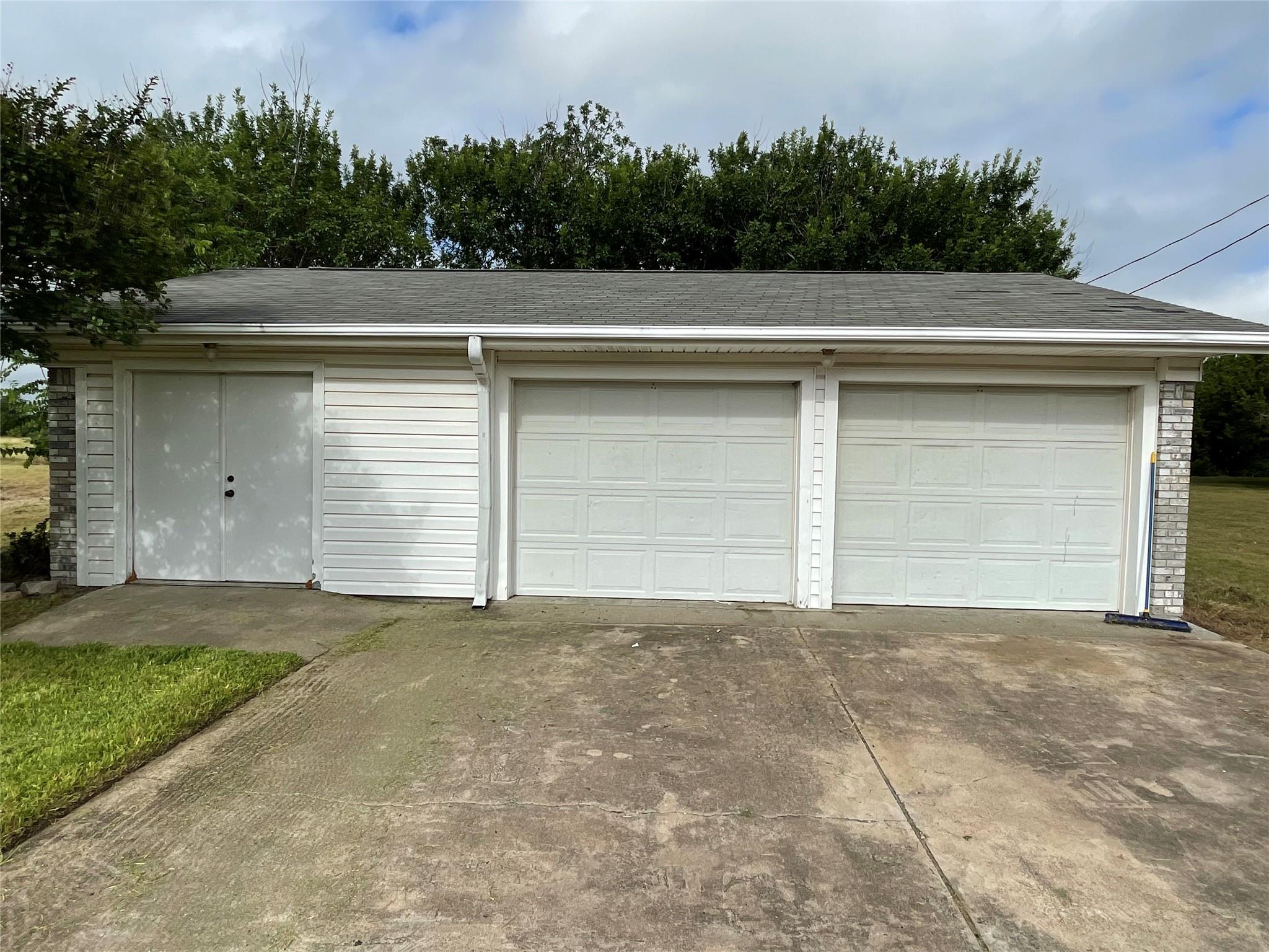 1011 Llewellyn LN — photo 5
