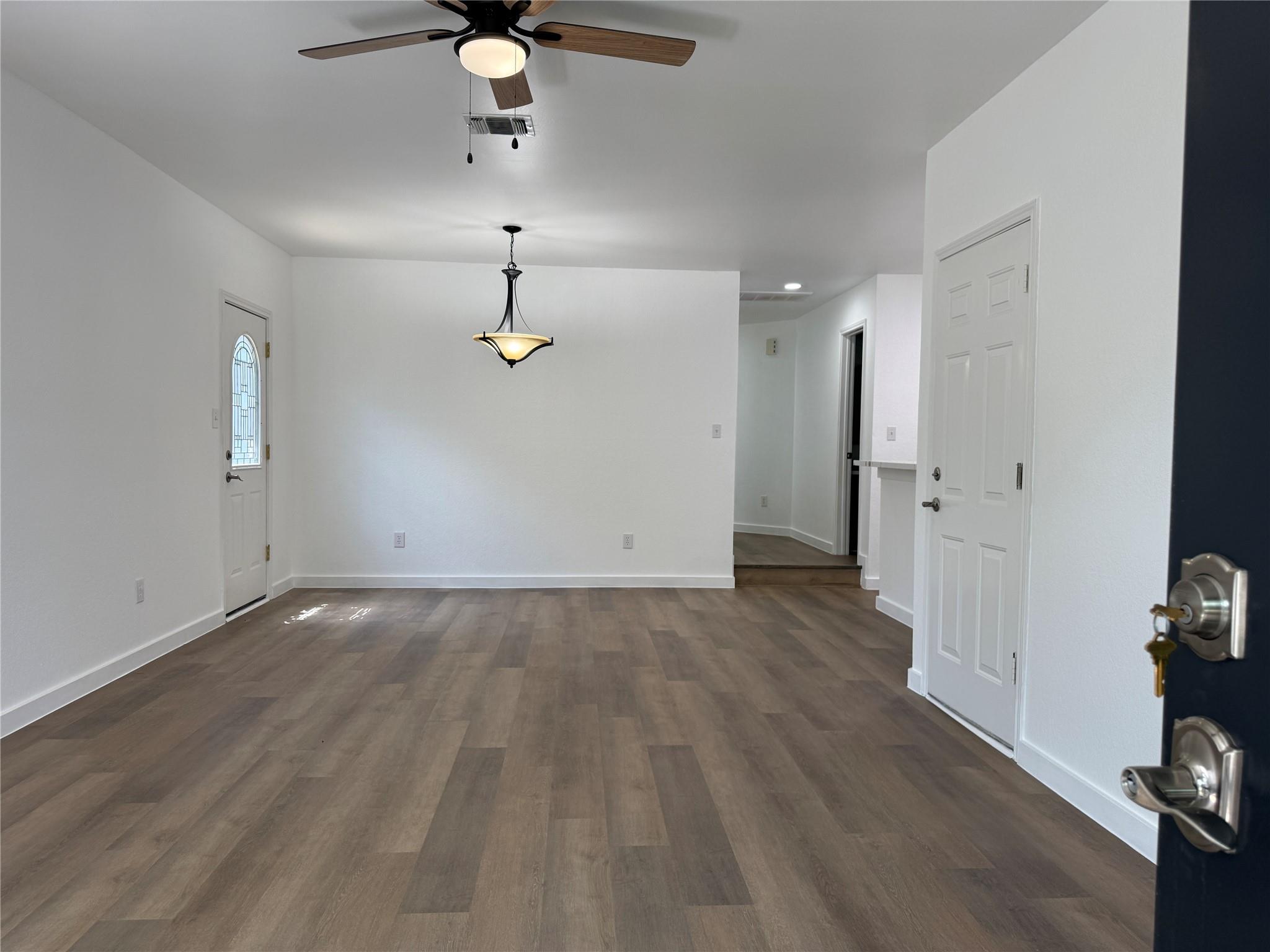 1621 Parkfield CIR — photo 3