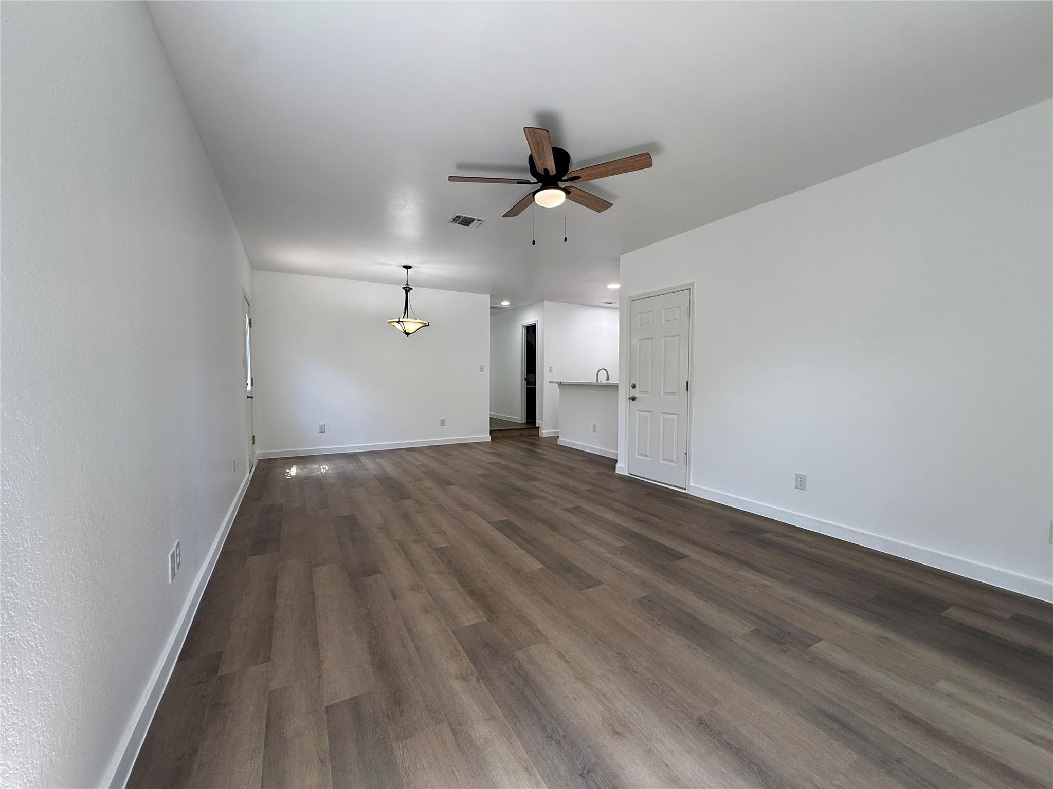1621 Parkfield CIR — photo 4