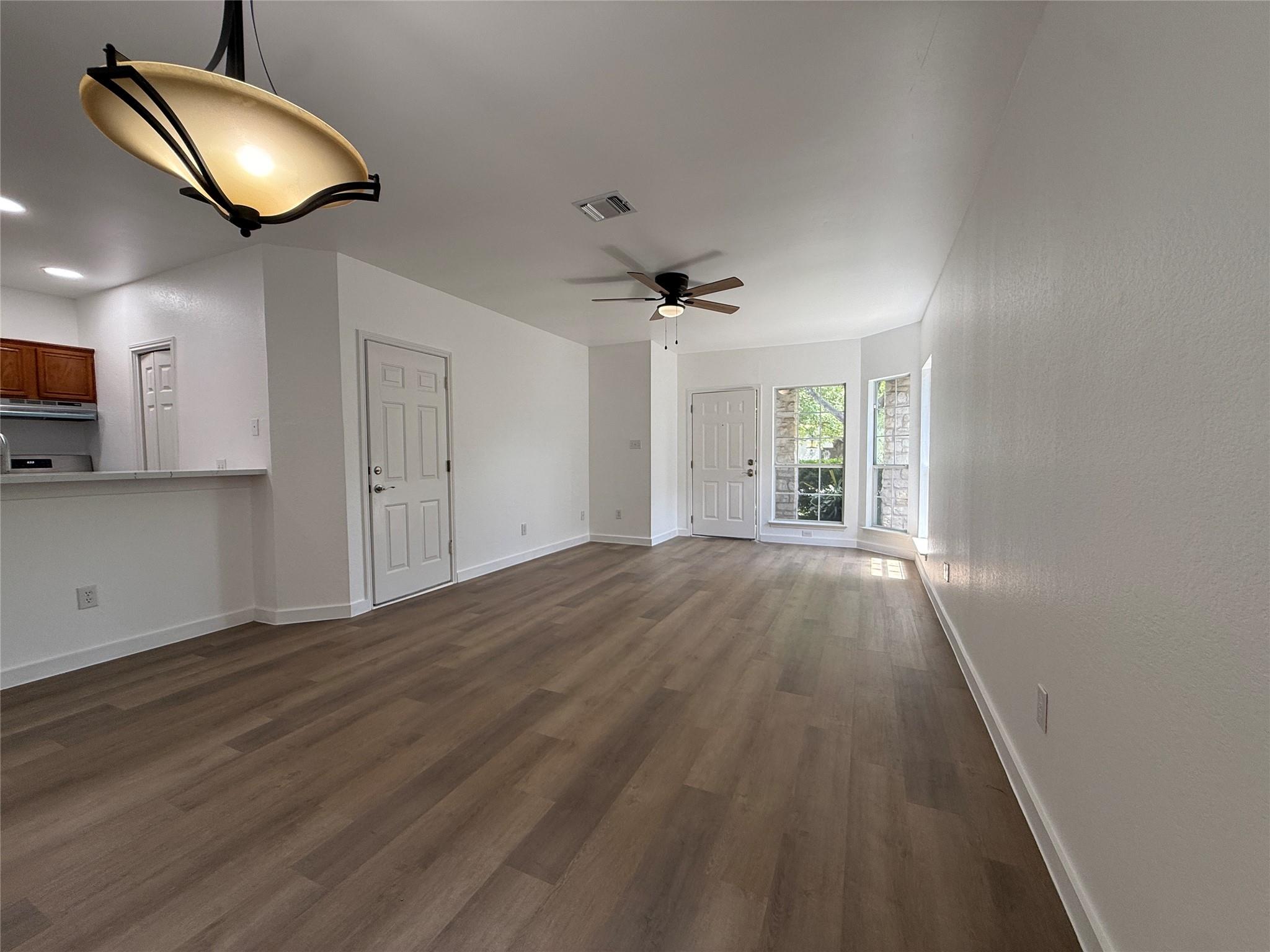 1621 Parkfield CIR — photo 5