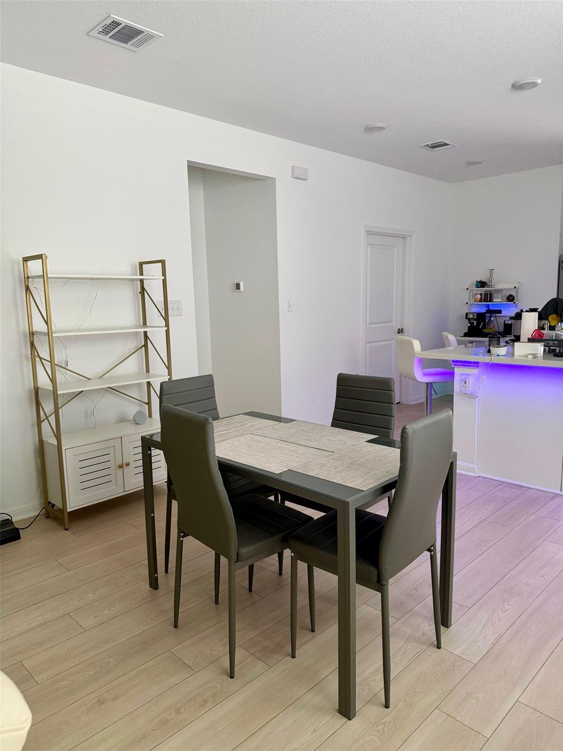 208 Flowers Ave — photo 3