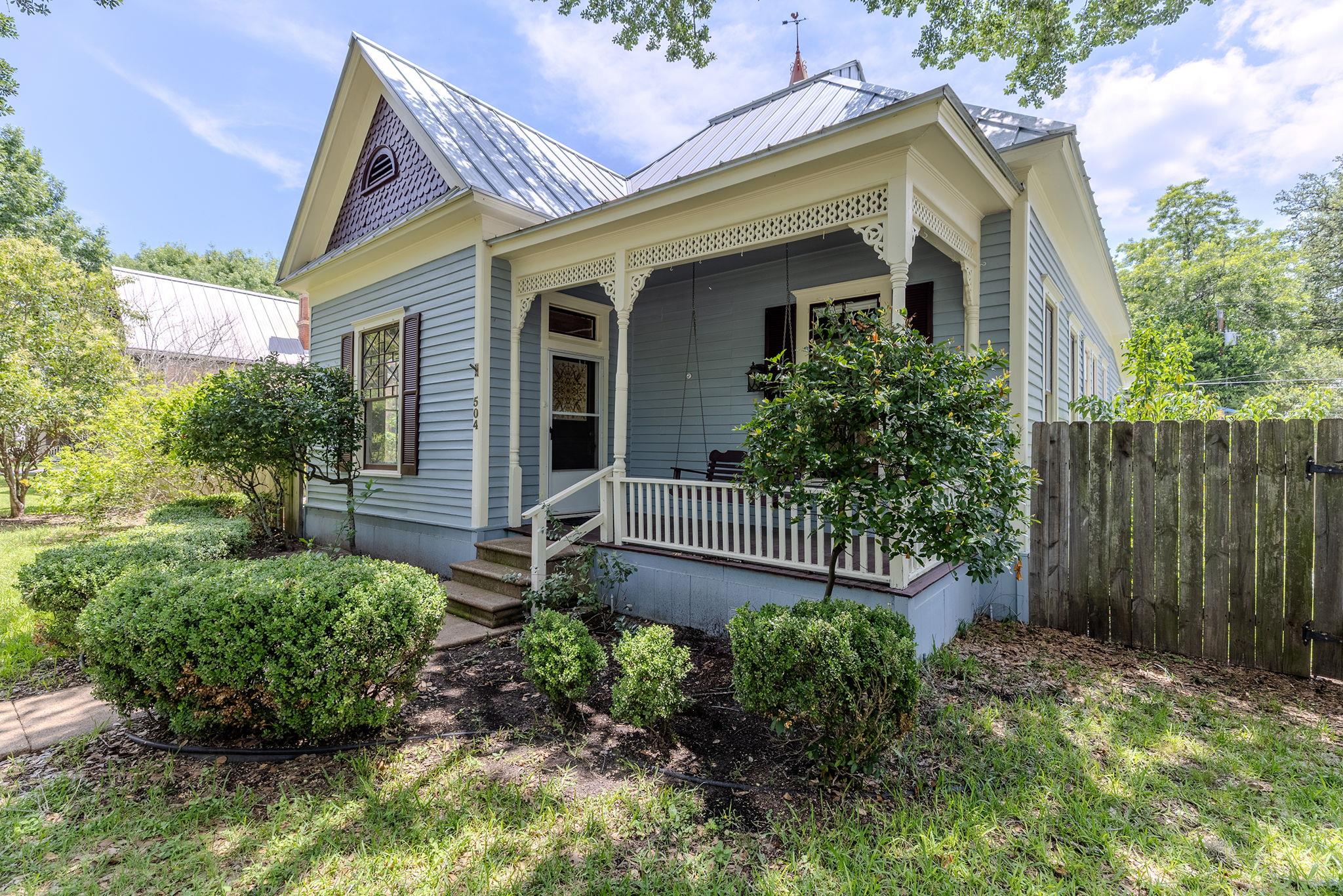 504 Gresham ST — photo 4