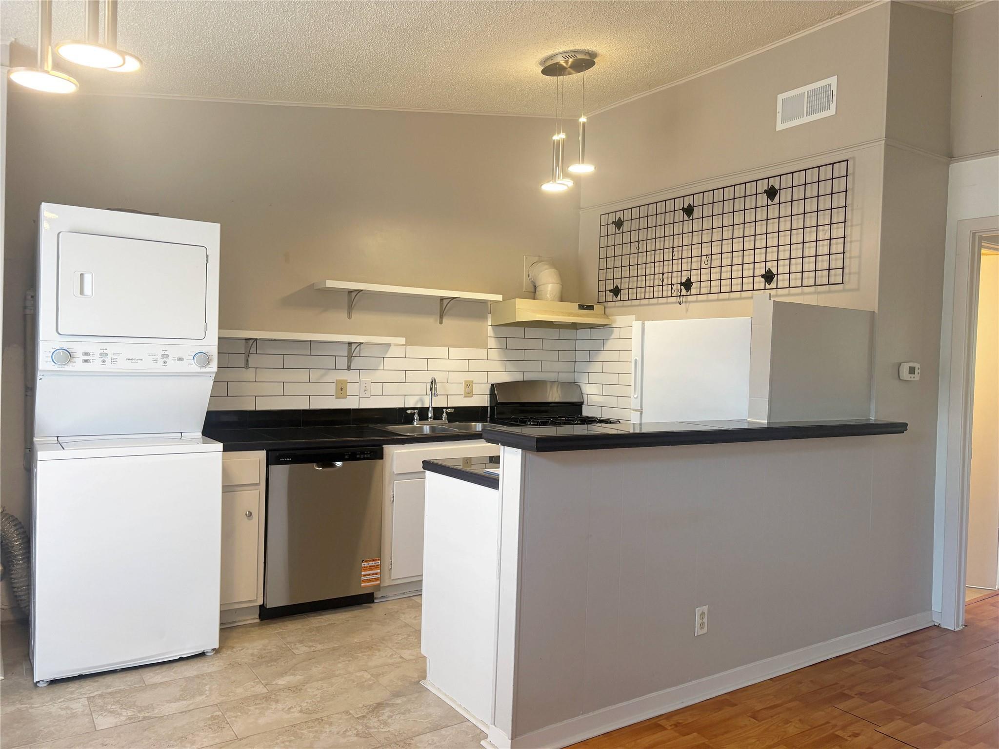 600 51st ST #103 — photo 3