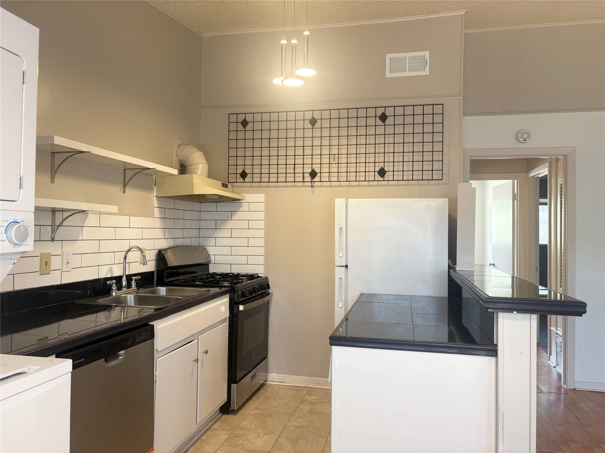 600 51st ST #103 — photo 4